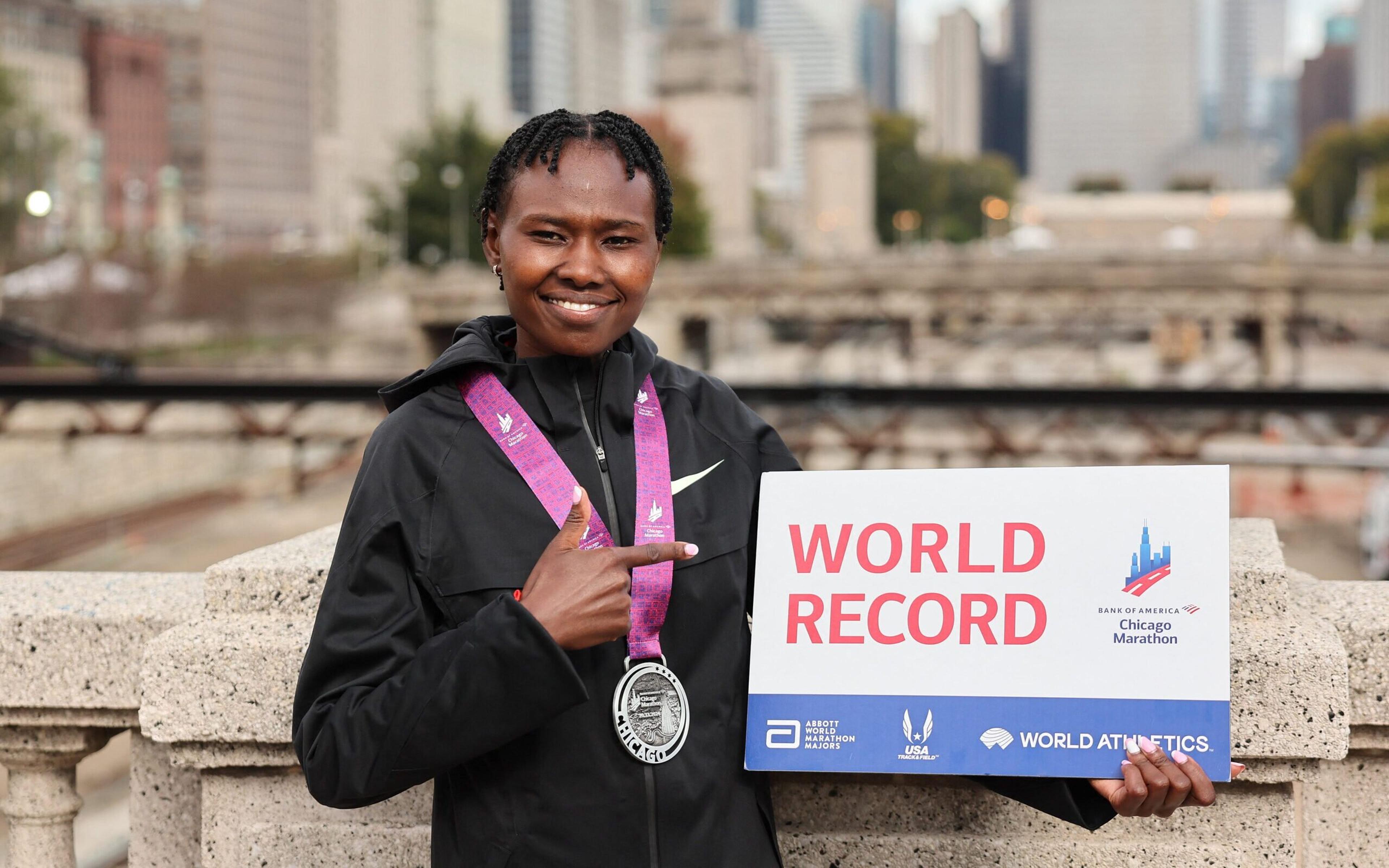 Queniana é a primeira mulher a correr abaixo de 2h10min e quebra recorde em maratona