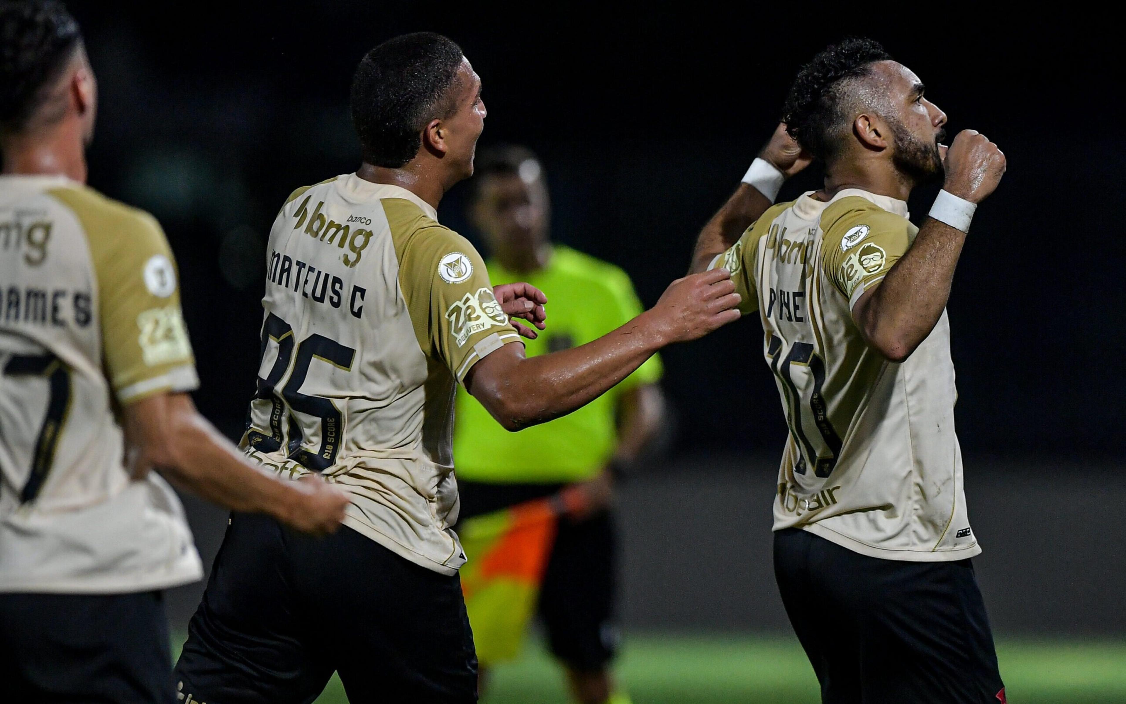 Payet brilha, Vasco vence o Bahia e entra na briga pelo G-6 do Brasileirão