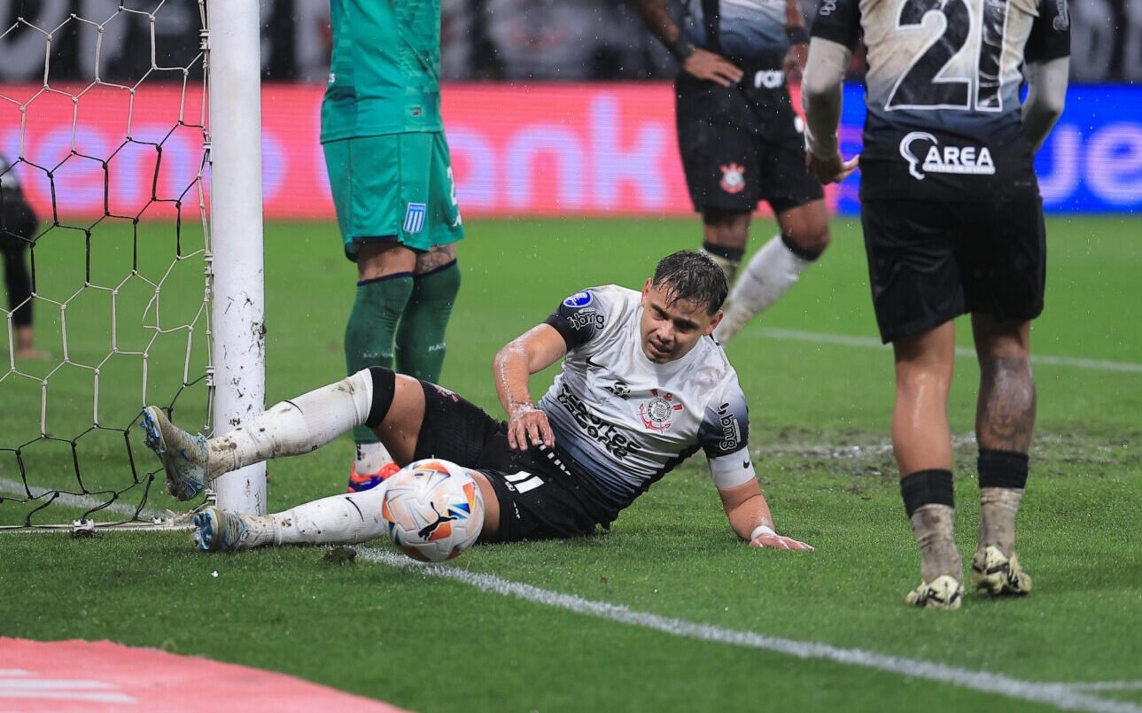 Romero vive momento de instabilidade no ataque do Corinthians