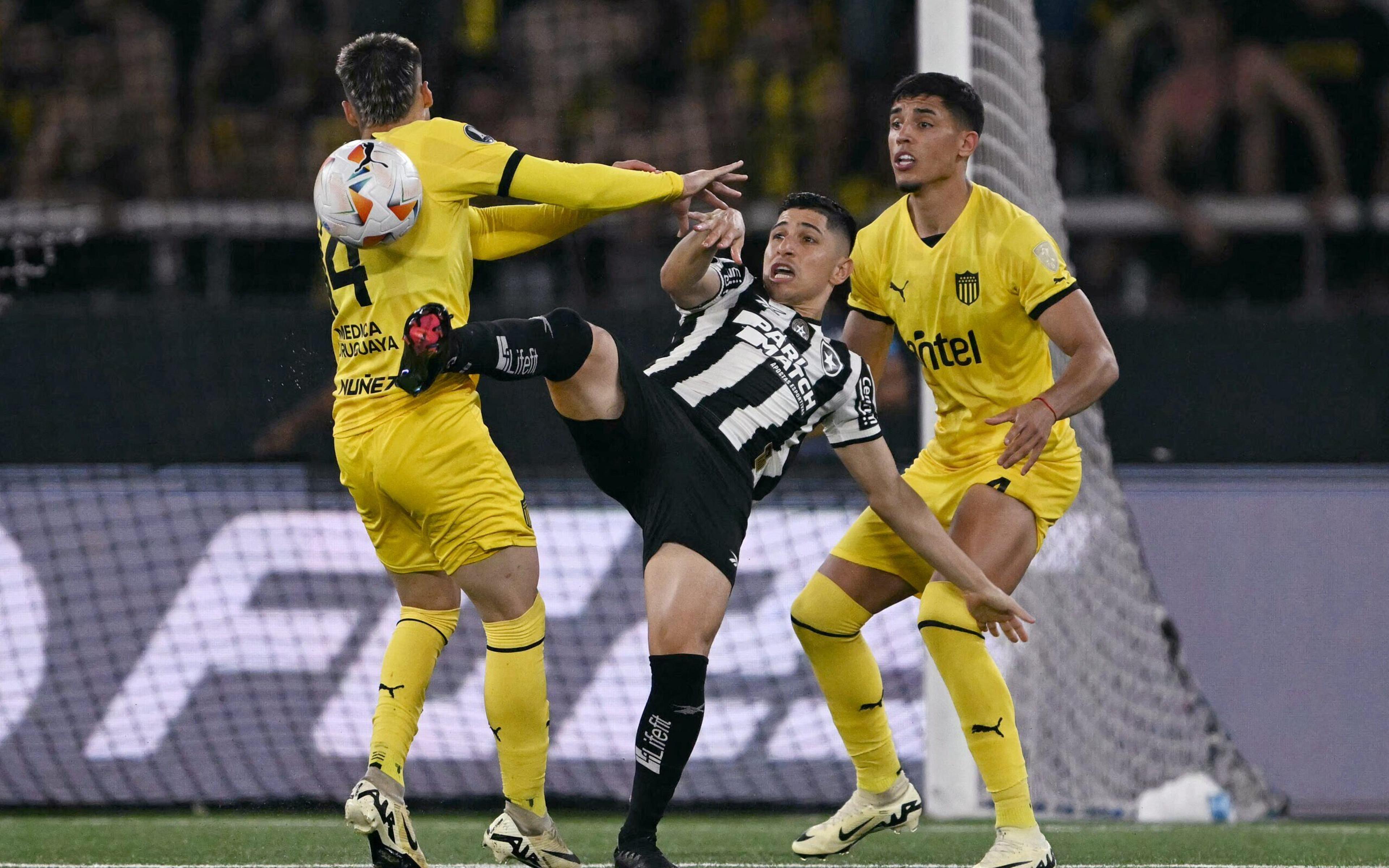 Presidente do Peñarol acusa Botafogo de ‘criar um clima de guerra’