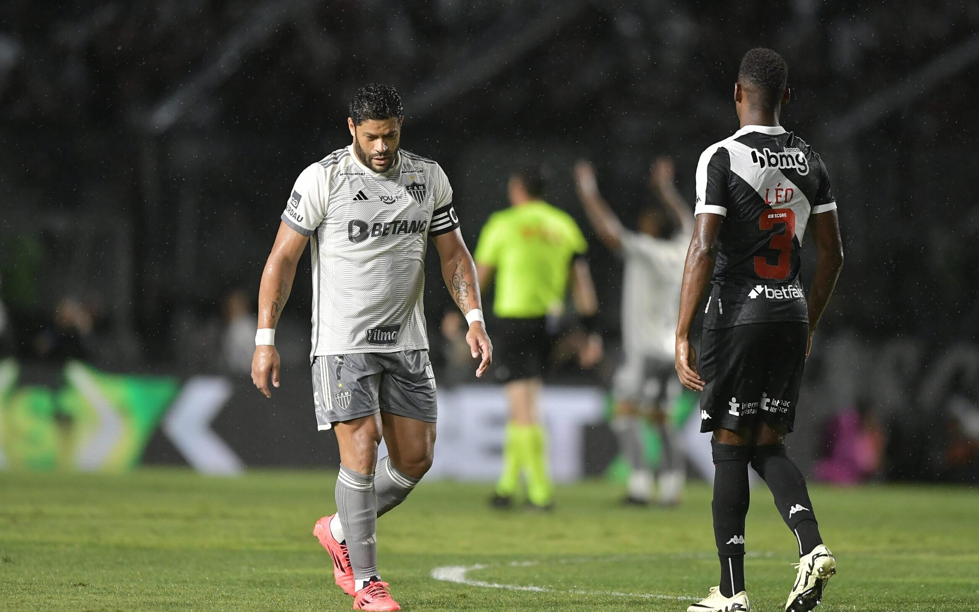 Pênalti? Ex-árbitro dá veredito em lance polêmico de Vasco x Atlético-MG