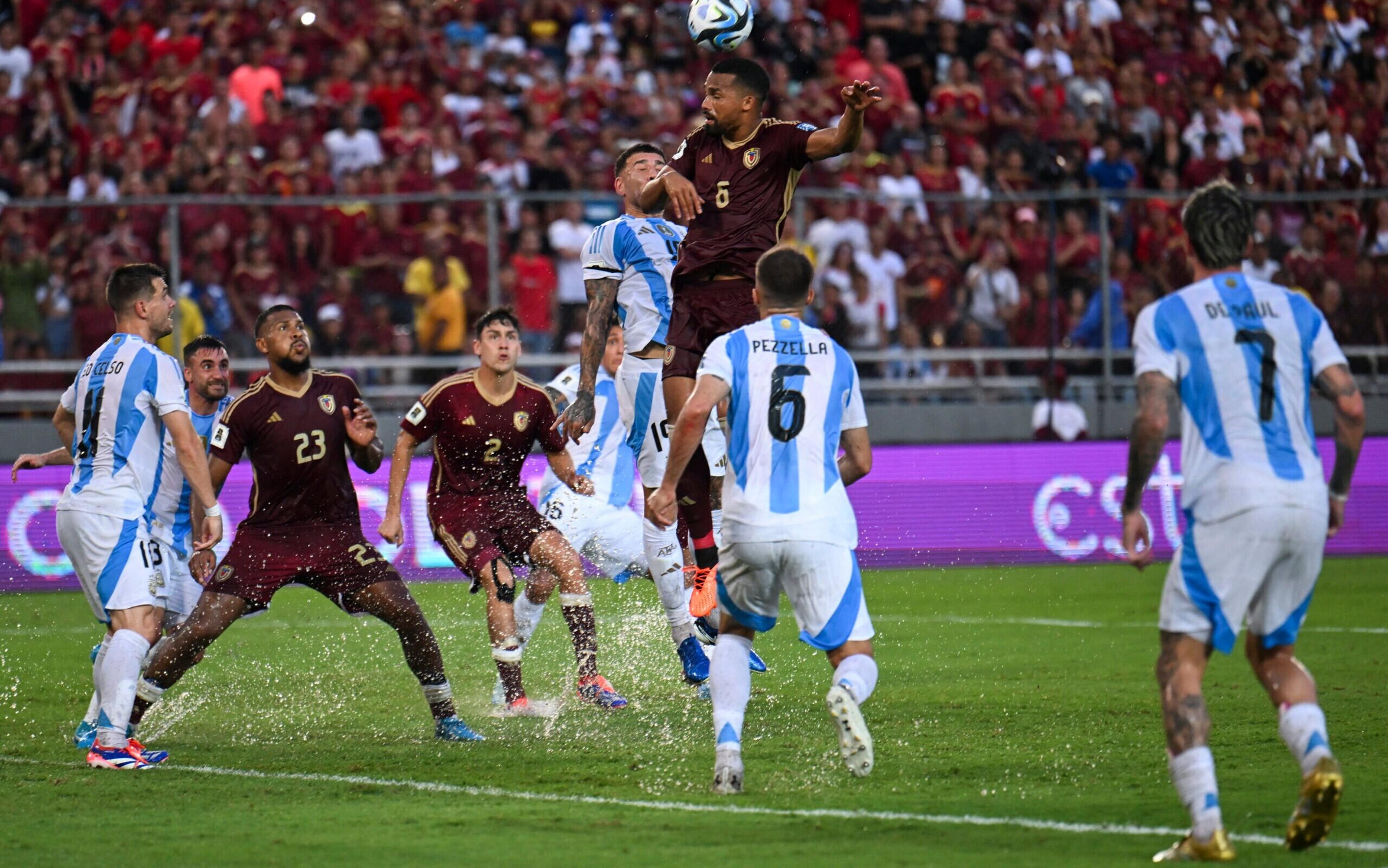 Com campo castigado, Venezuela e Argentina empatam nas Eliminatórias da Copa