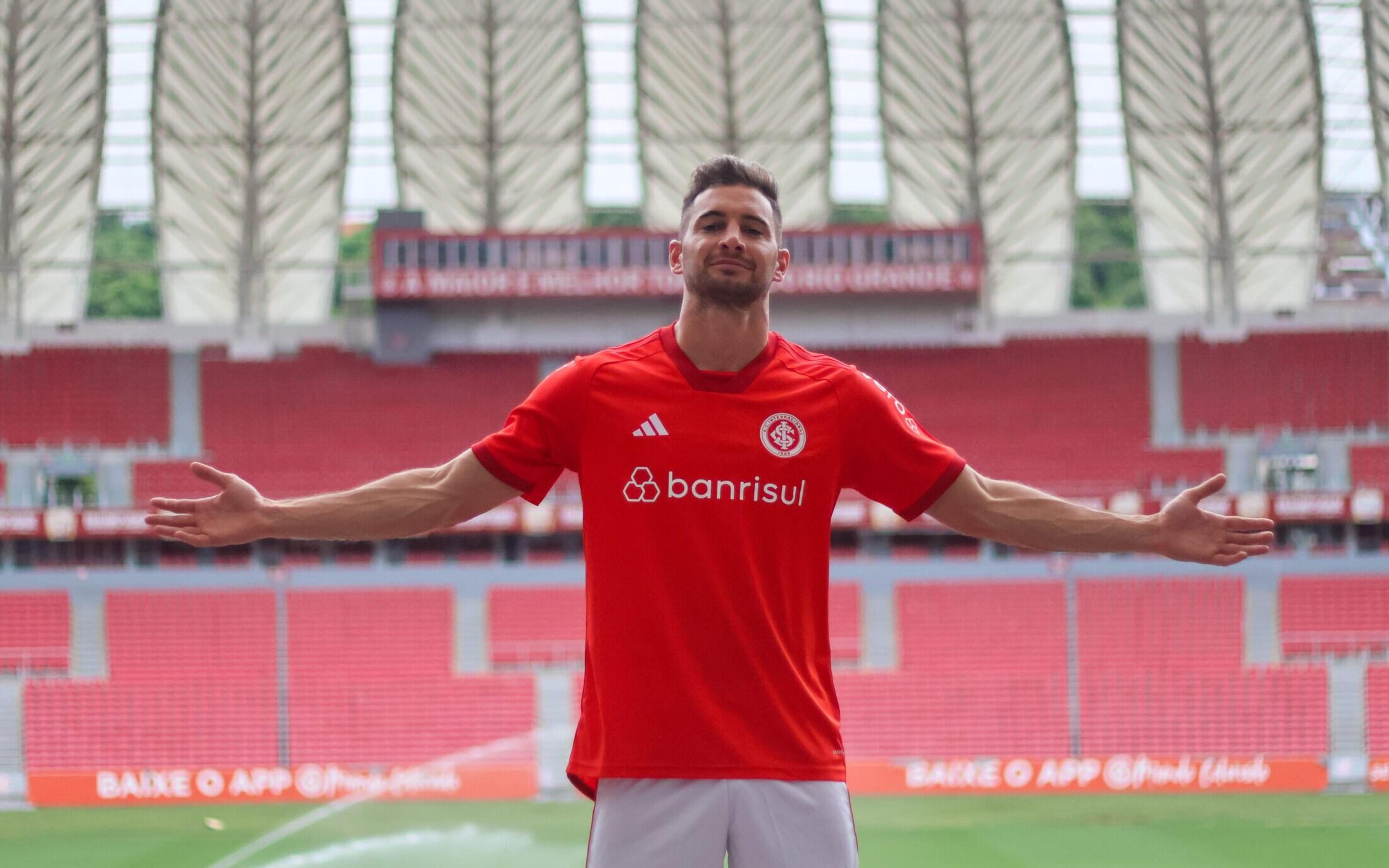 Internacional nega procura de River Plate por Lucas Alario