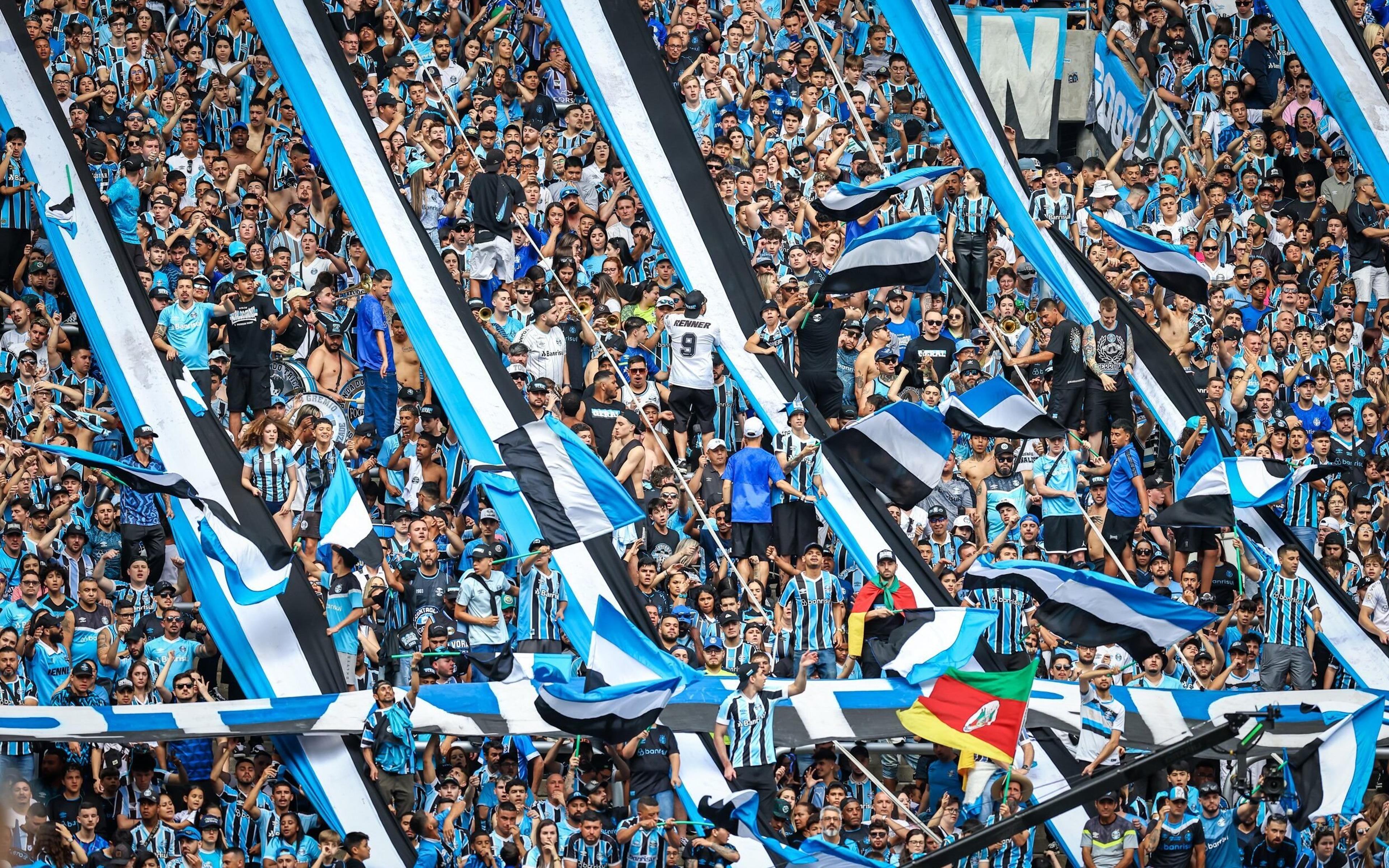 Após atingir 120 mil sócios, Grêmio vê queda em seu quadro social