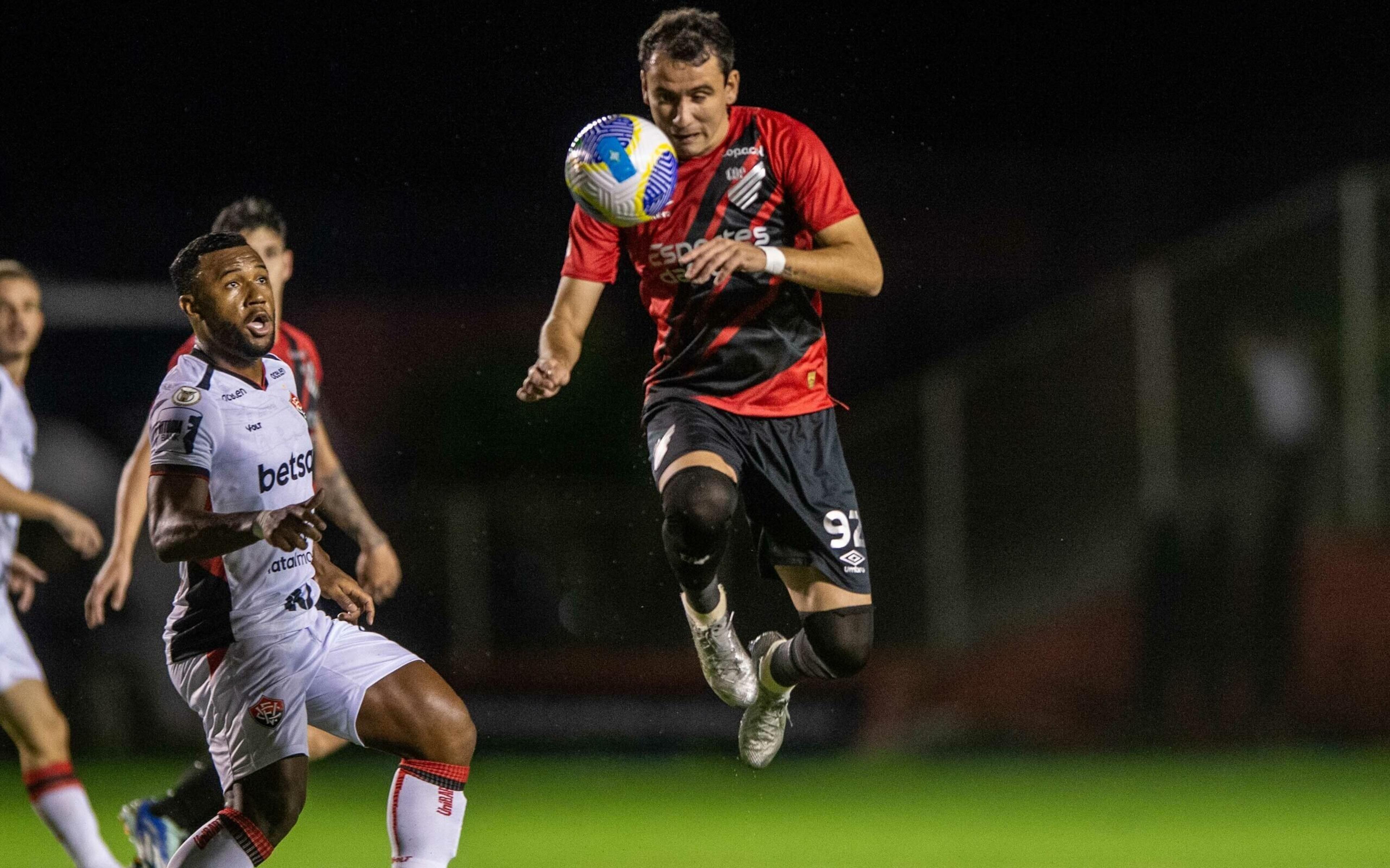 Athletico-PR x Vitória: onde assistir, horário e escalações do jogo pela Brasileirão