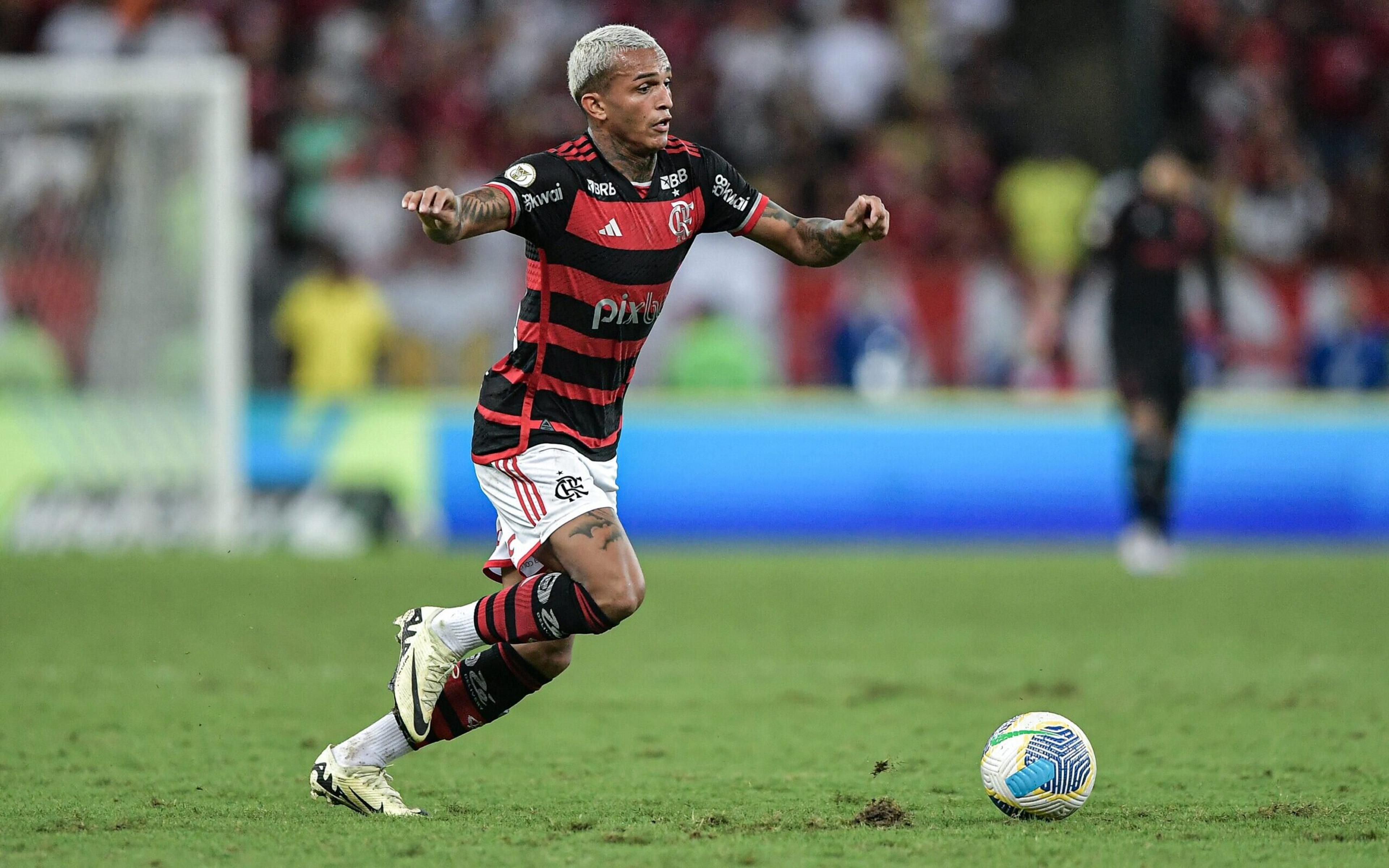 Jogador do Flamengo faz bom primeiro tempo e surpreende: ‘Wesley ou Mohamed Salah?’