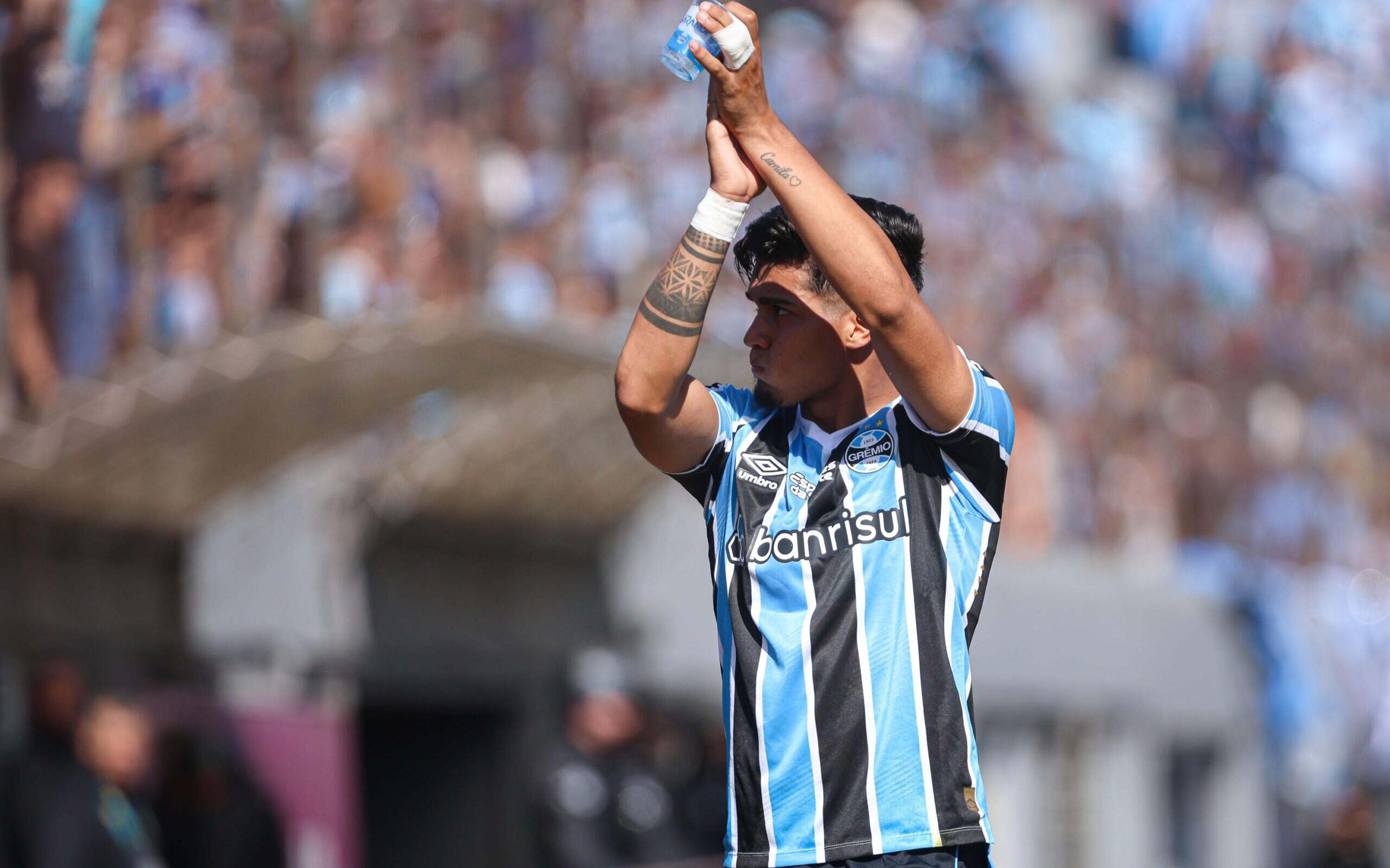 Atacante do Grêmio reclama de falta de oportunidades: ‘Não saiu como eu esperava’