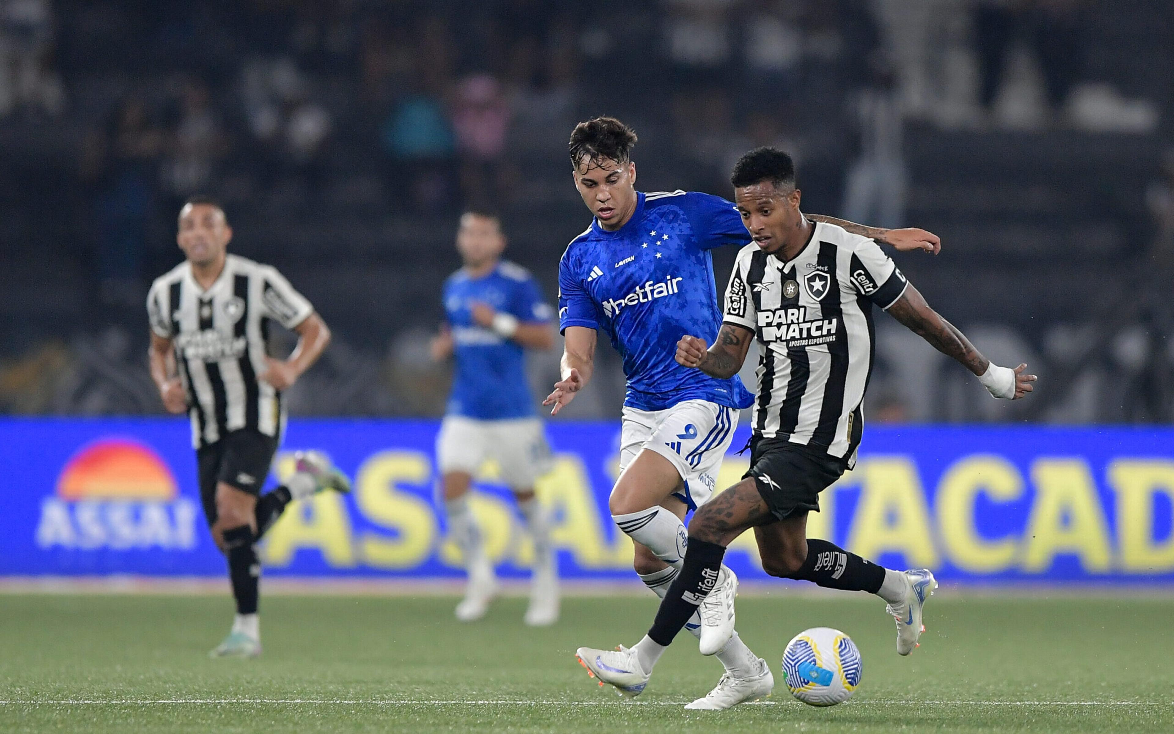 Final da Libertadores une torcidas de Botafogo e Cruzeiro contra o Atlético-MG