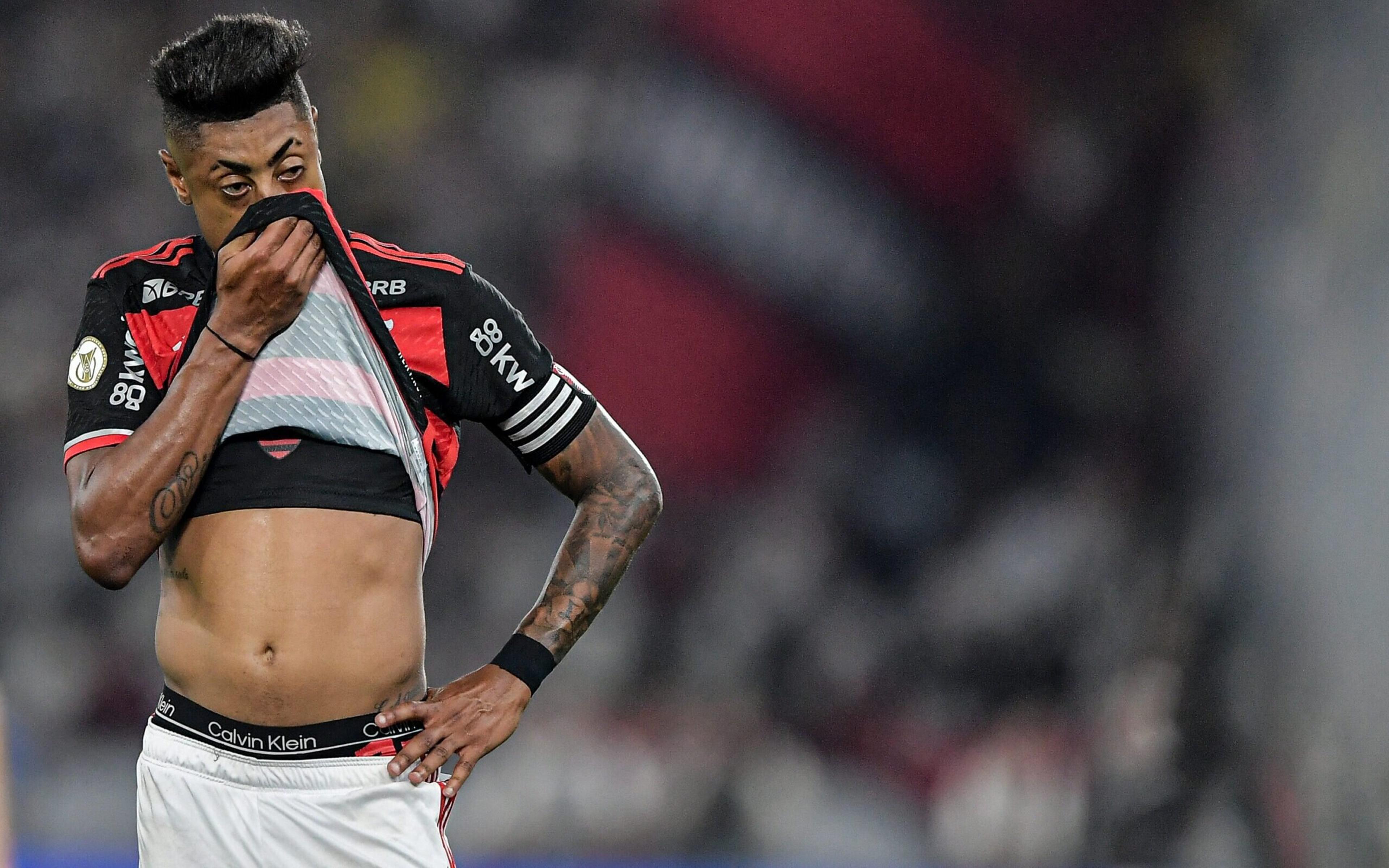 Bruno Henrique, do Flamengo, levou cartão no fim e xingou árbitro em jogo investigado