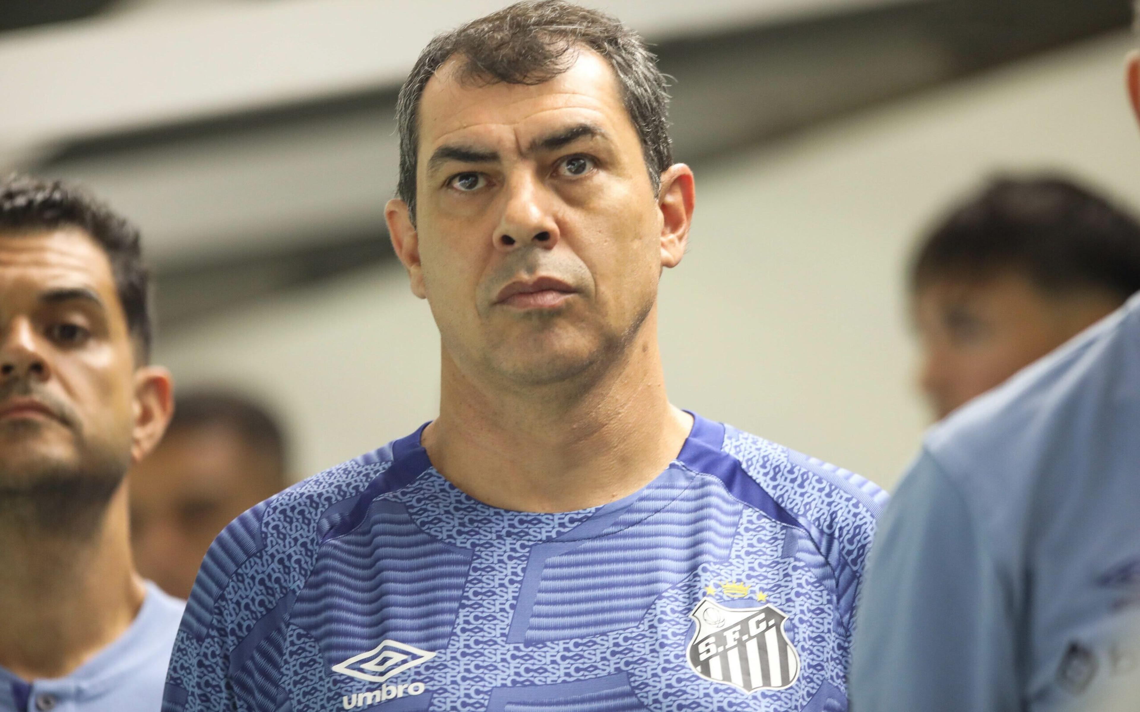 Carille não diz se fica no Santos e fala sobre planejamento atrasado