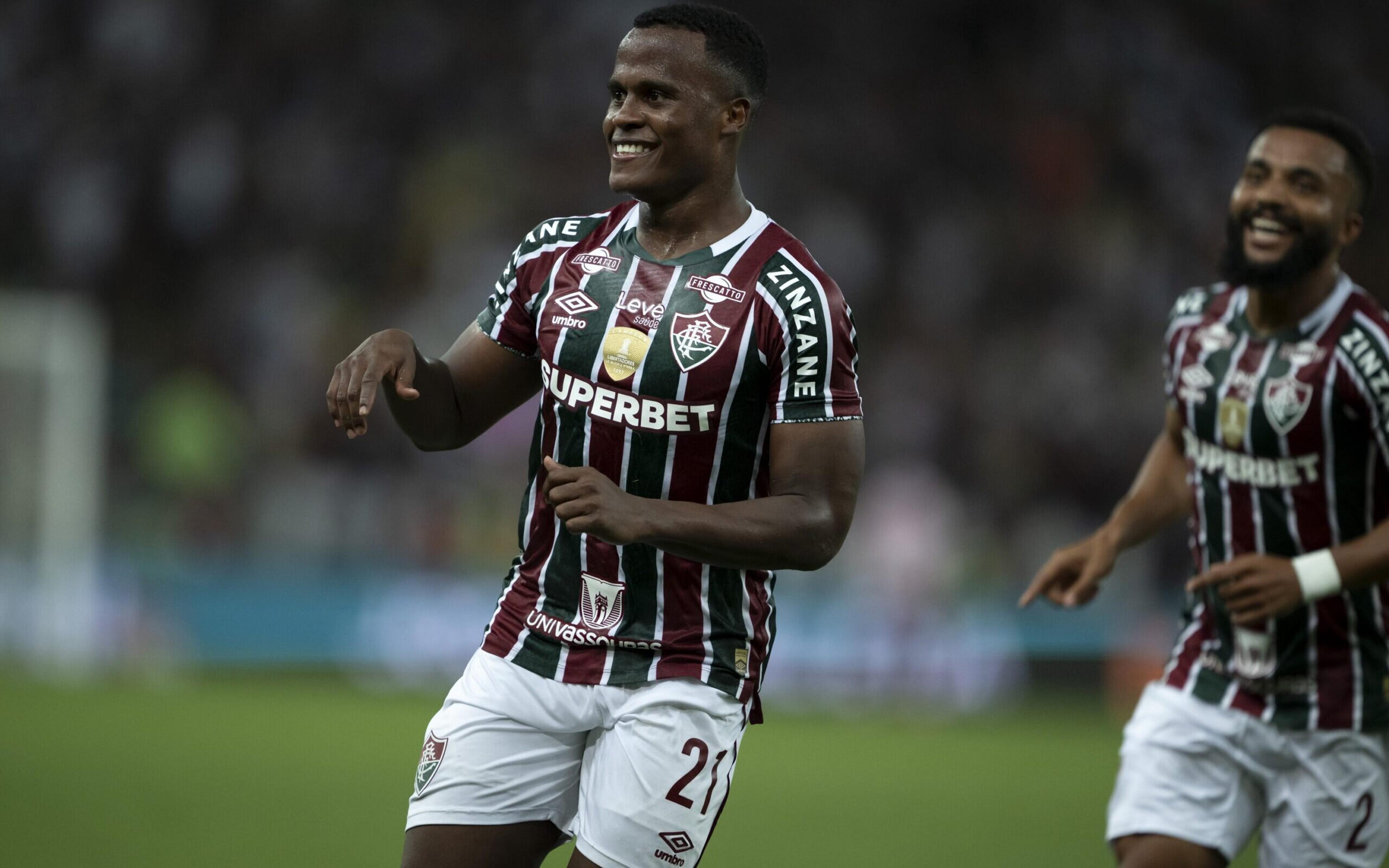 Torcedores do Fluminense clamam por permanência de Arias: ‘Você fica’