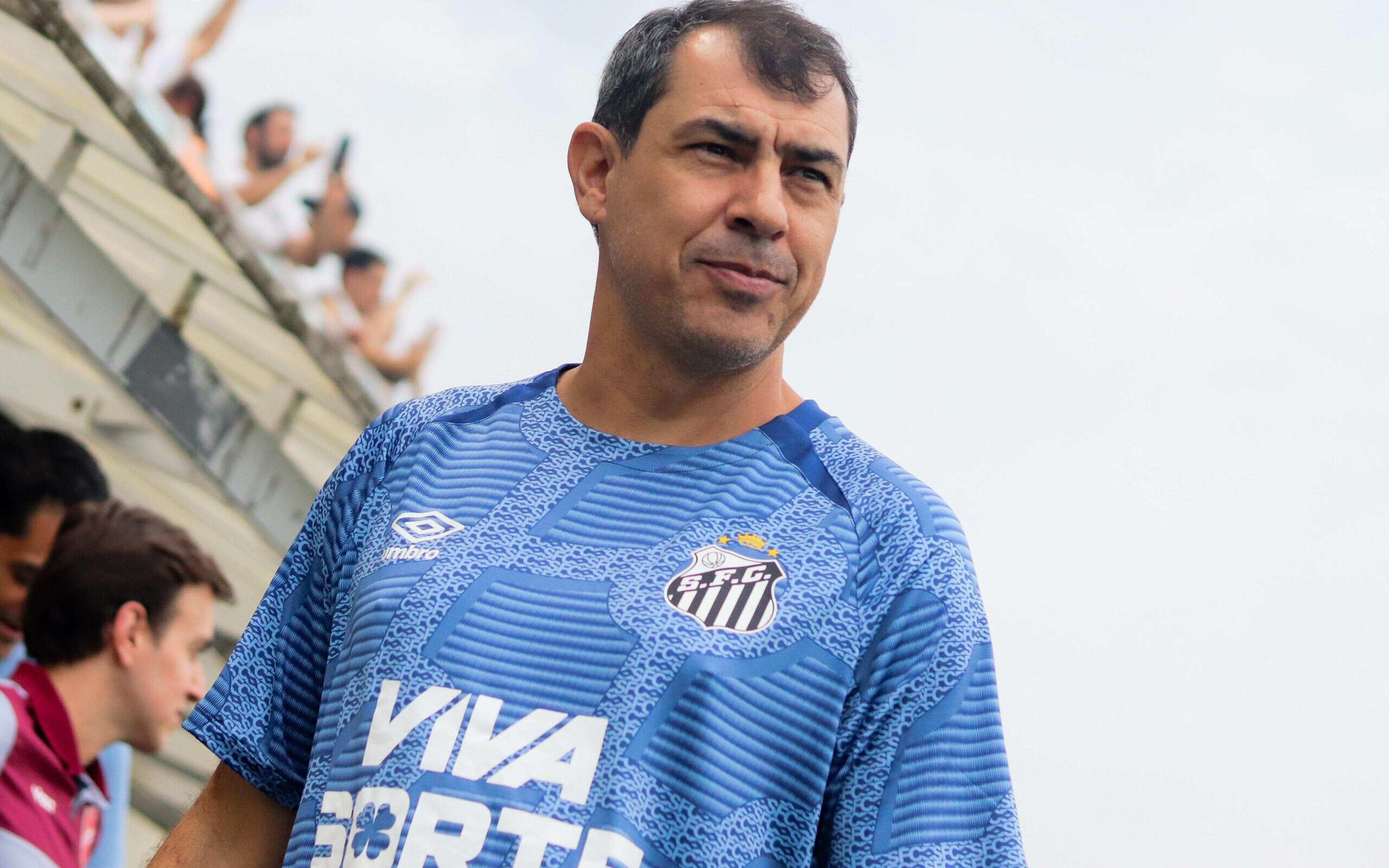 Próximo do acesso com o Santos, Carille despista sobre futuro