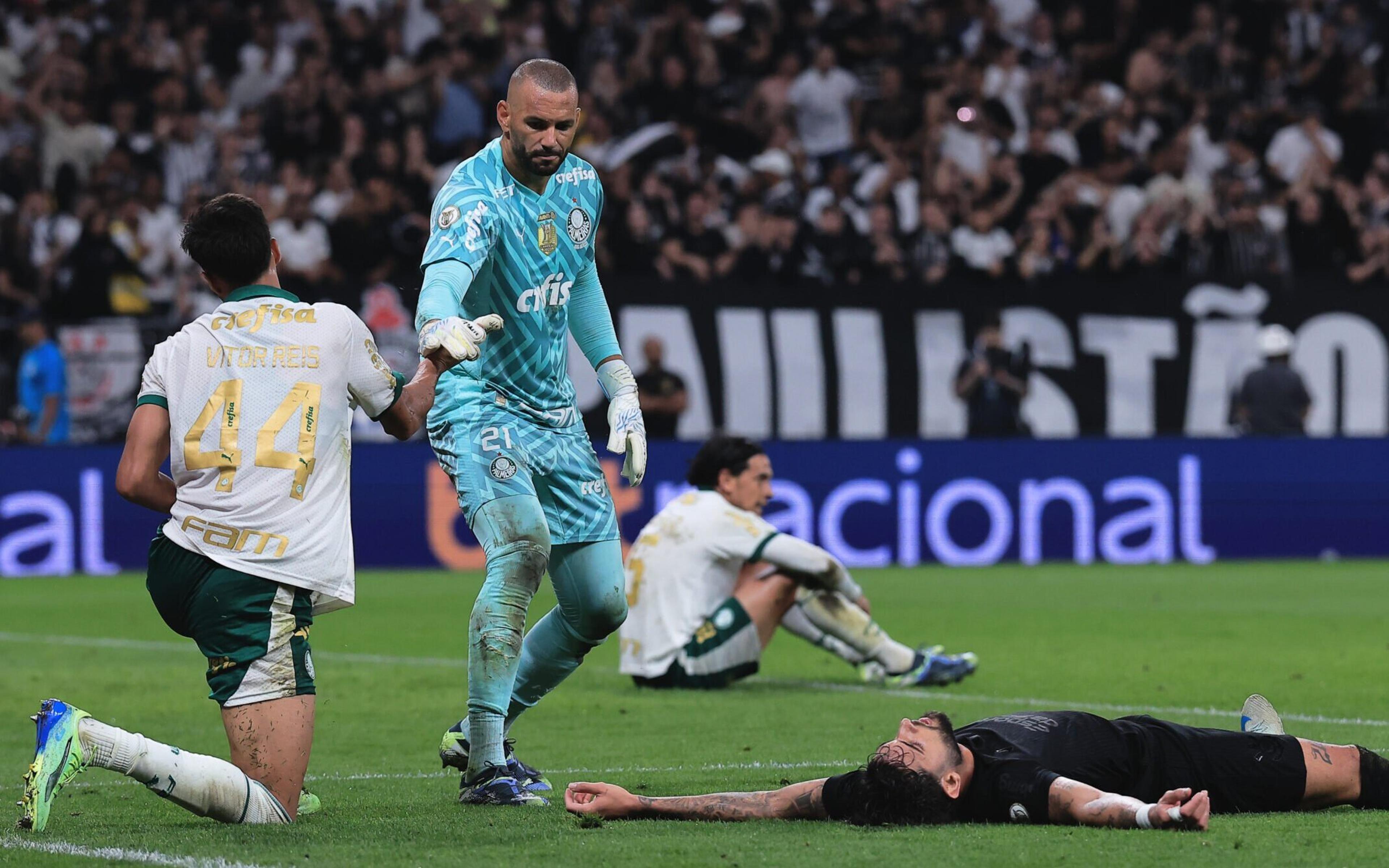 Erros defensivos afastam Palmeiras do título do Brasileirão