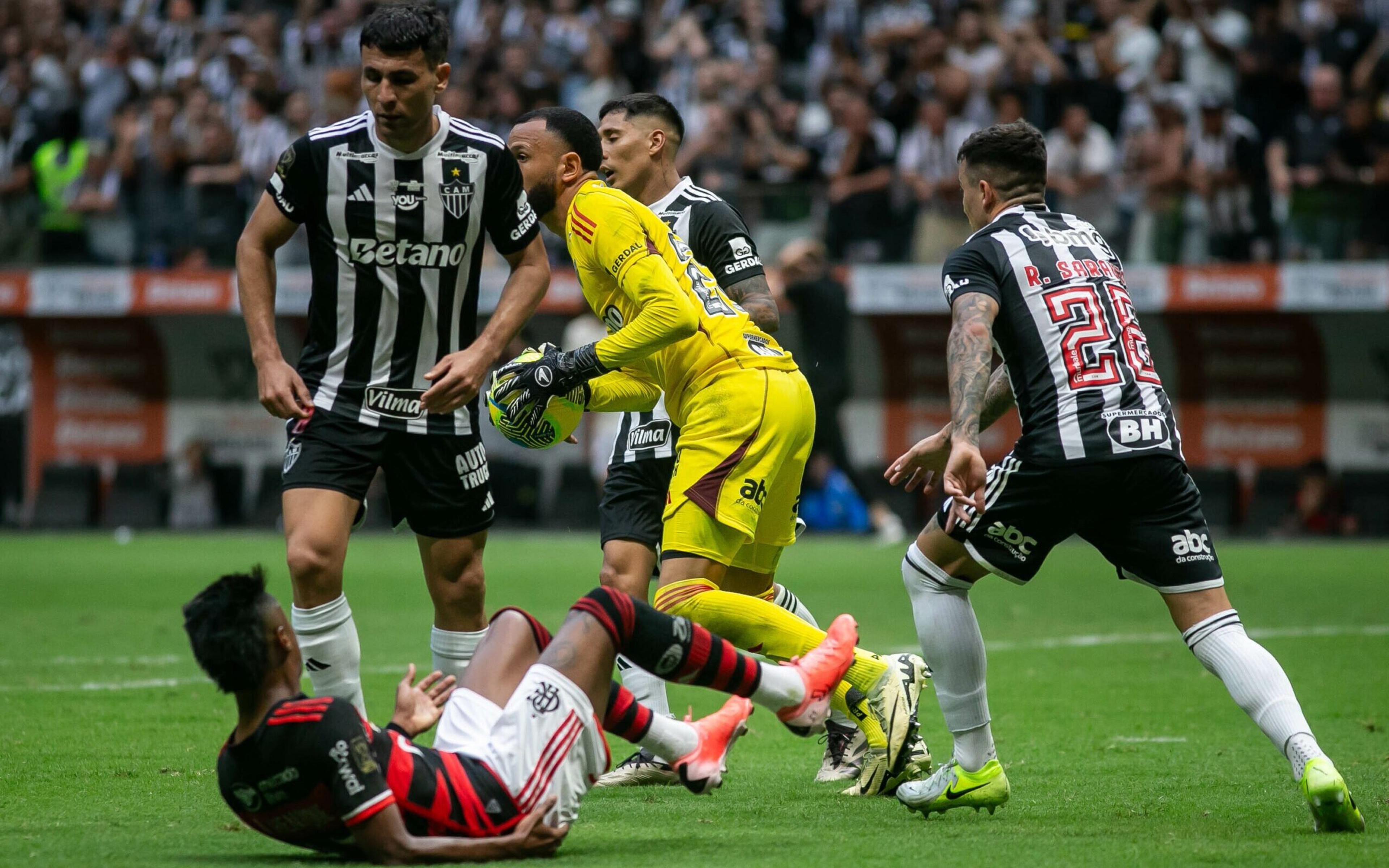 Torcedores poupam jogador do Atlético-MG de críticas: ‘Salvou da humilhação’