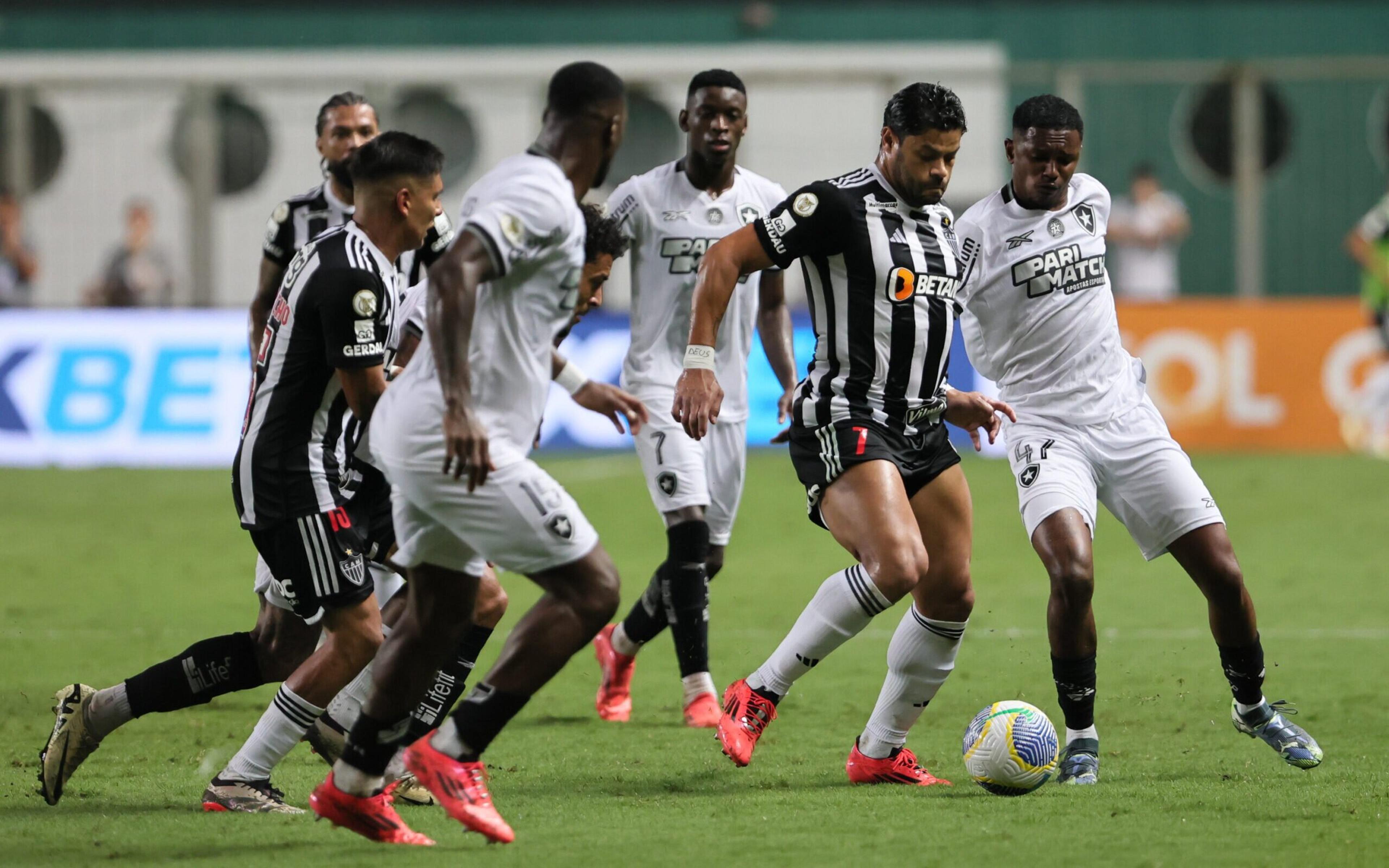 Botafogo domina, mas fica no empate com Atlético-MG; jogo tem confusão no fim