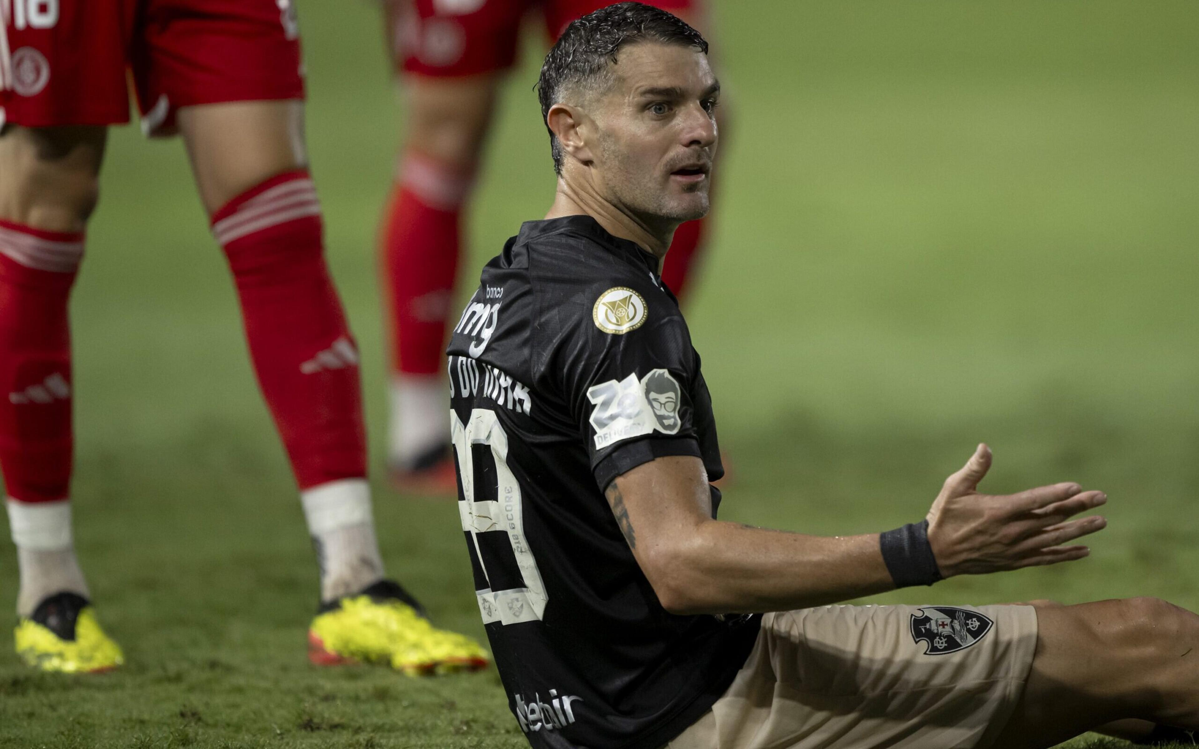 Pontaria, Vegetti… O que explica a crise de gols do Vasco?