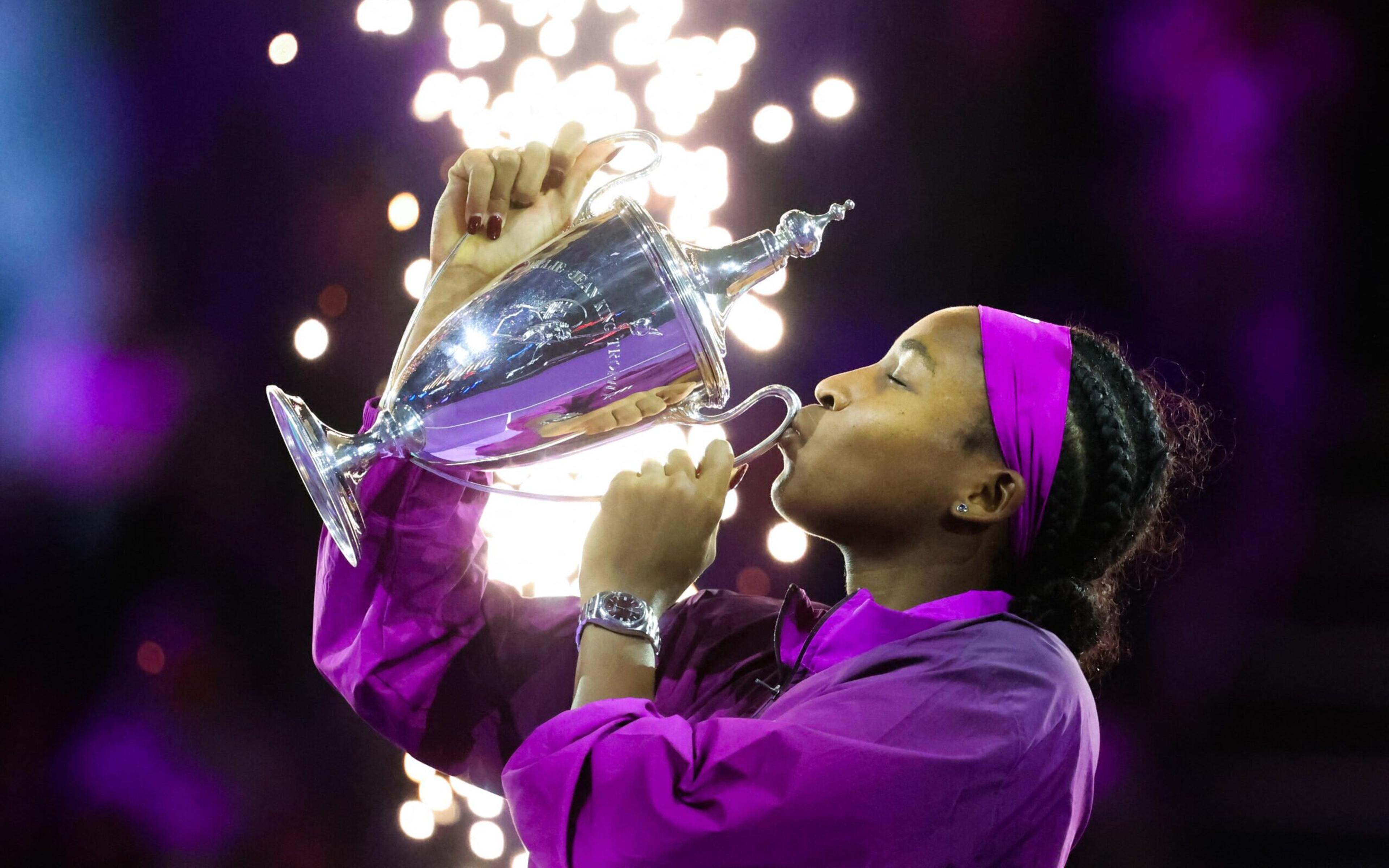 Gauff supera jogo maluco e é campeã do WTA Finals