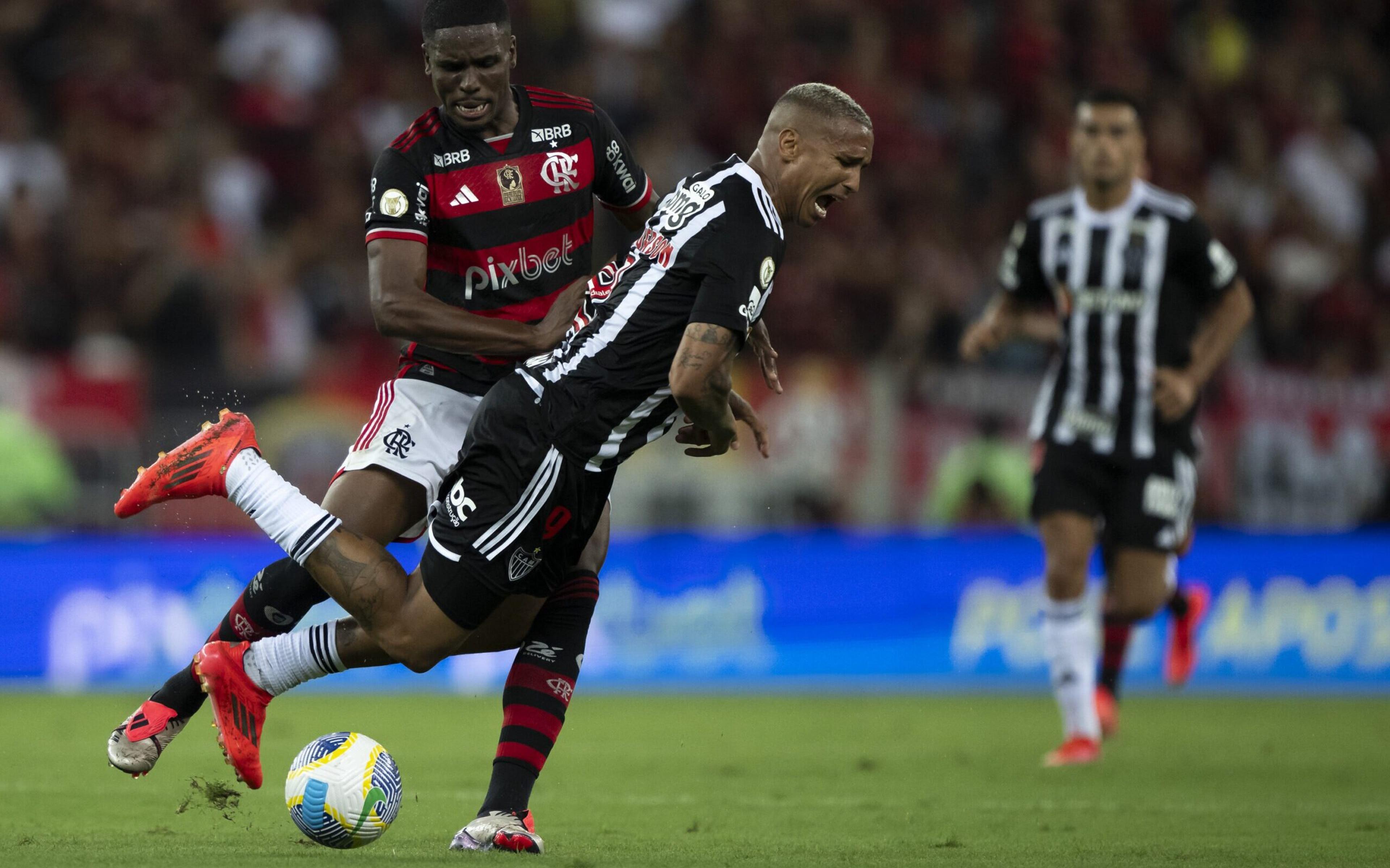 Deyverson provoca torcida do Flamengo e reconhece pressão no Atlético-MG