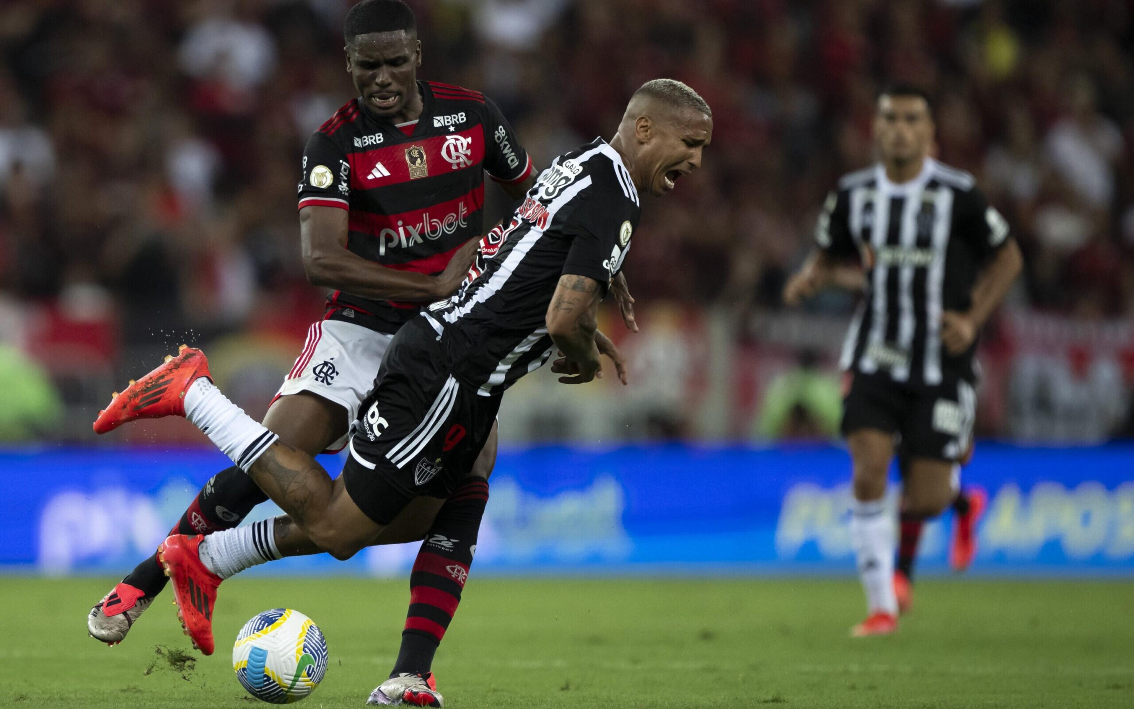 Evertton Araújo, do Flamengo, revela conversa com Deyverson após dividida