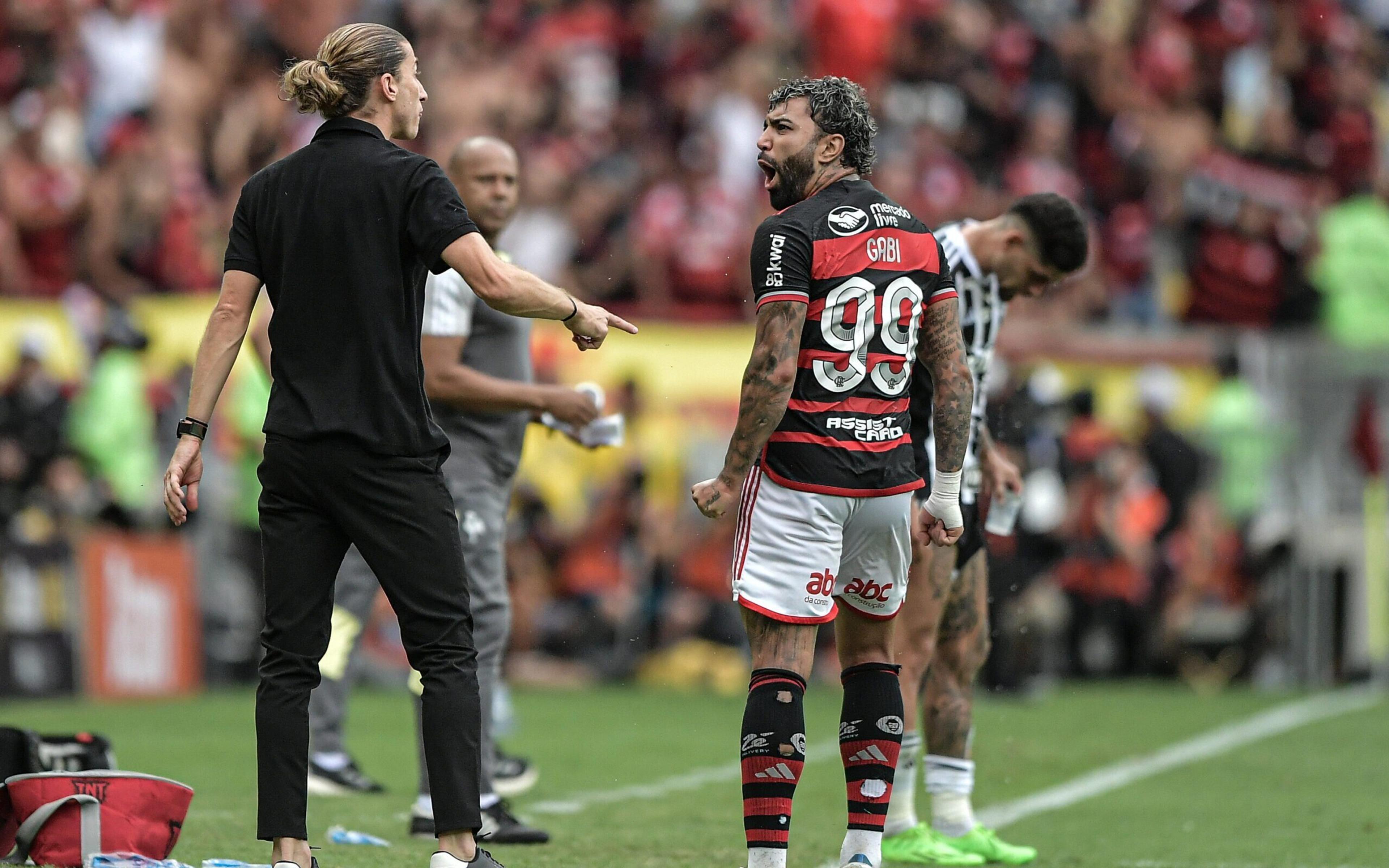 Filipe Luís comenta ‘briga’ com Gabigol e analisa desempenho do Flamengo