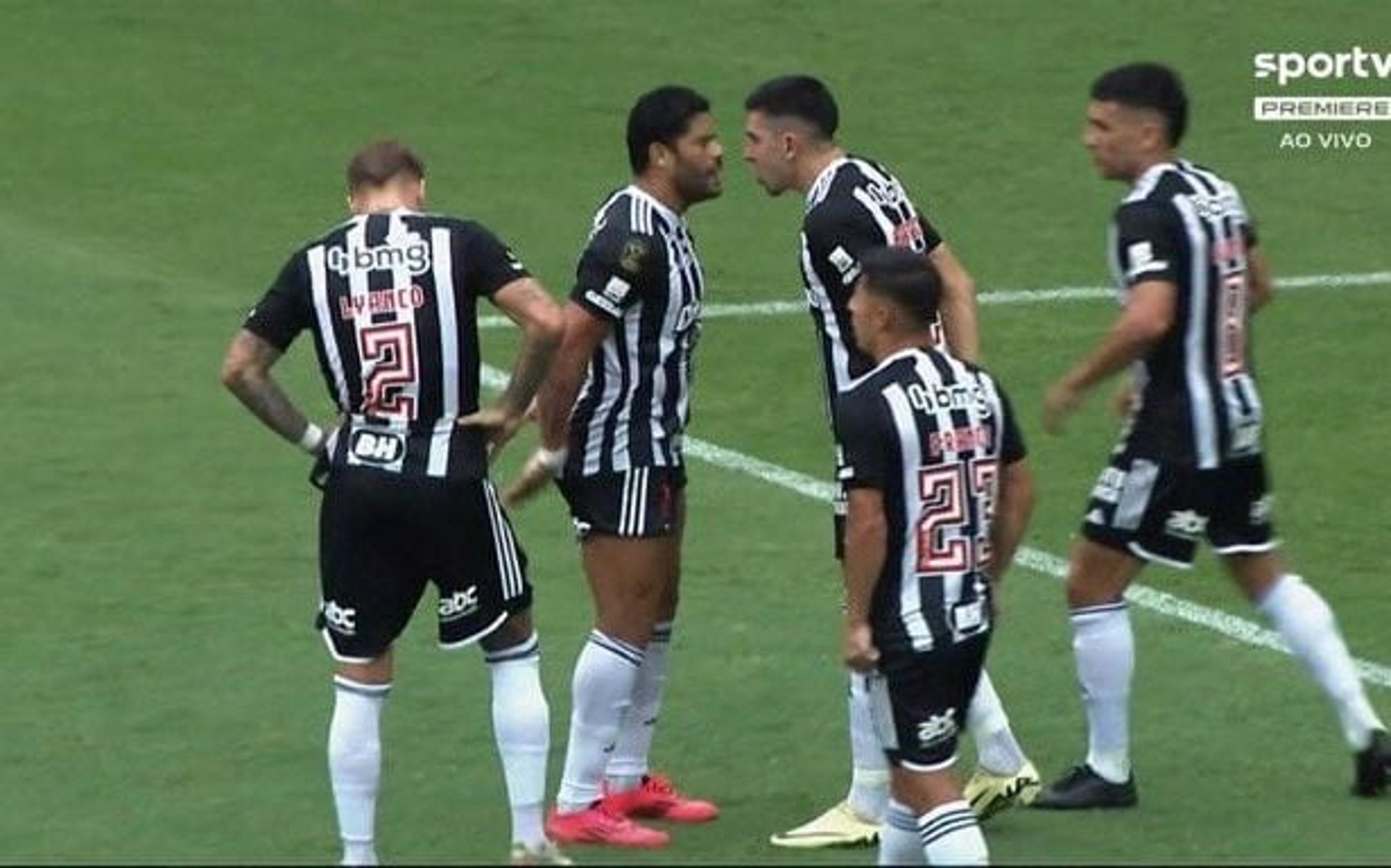 Flamengo x Atlético-MG: Hulk e Battaglia discutem em campo