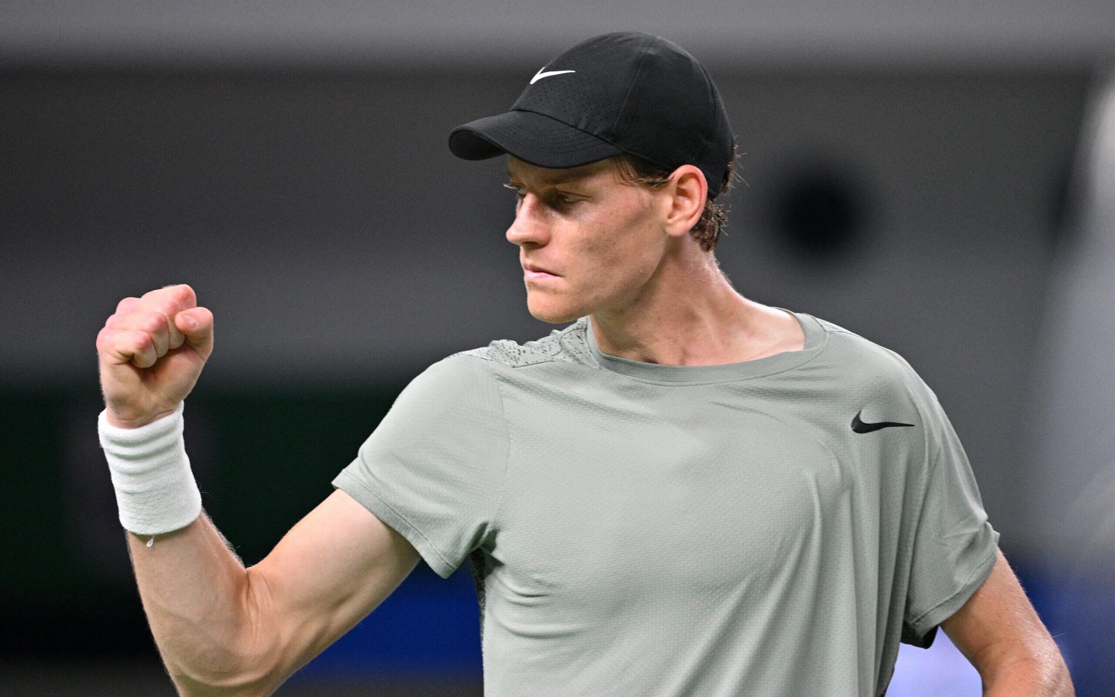 Sinner domina Ruud, vence com autoridade e avança à decisão do ATP Finals