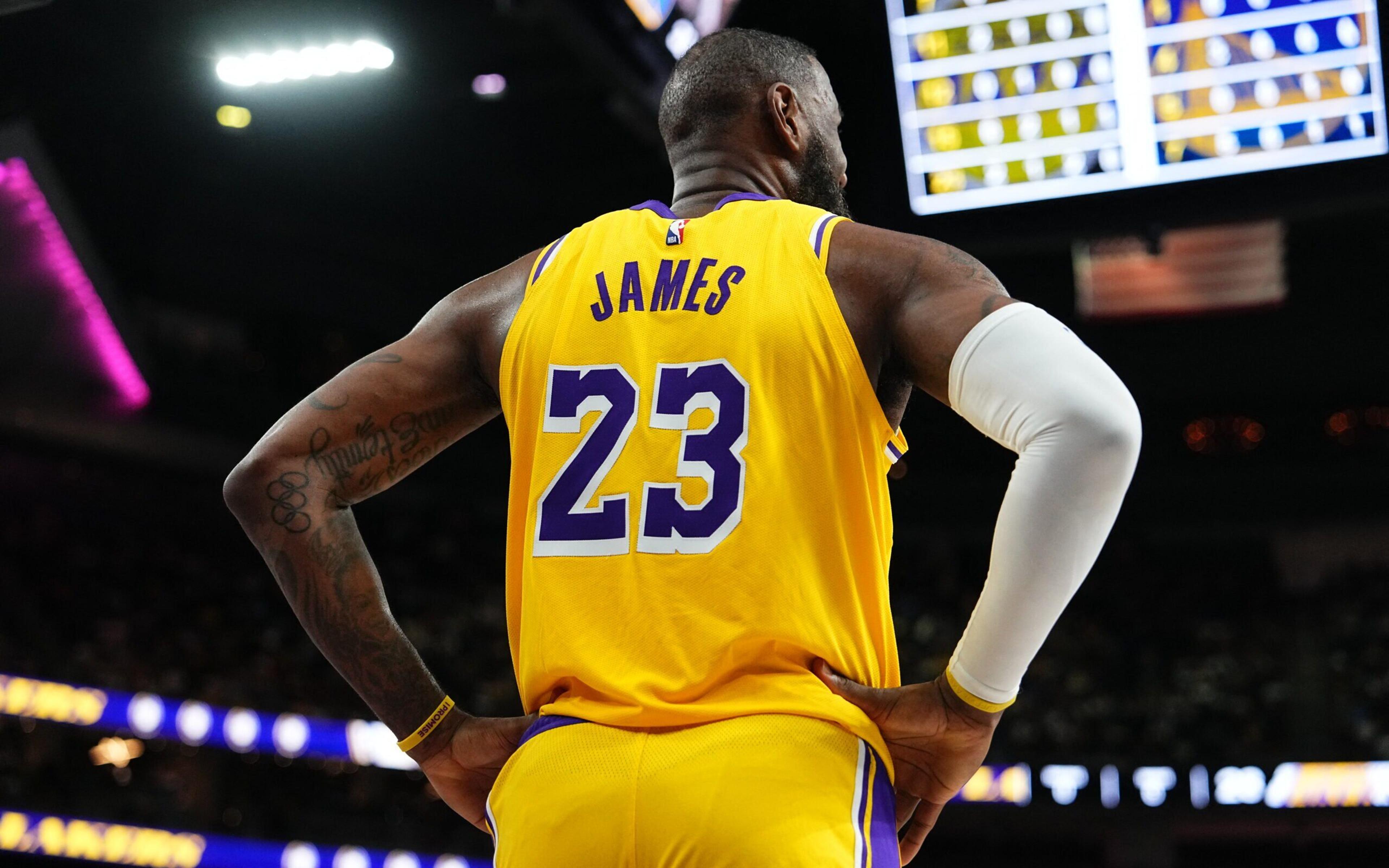 LeBron James quebra mais um recorde pessoal na vitória do Lakers na Copa NBA