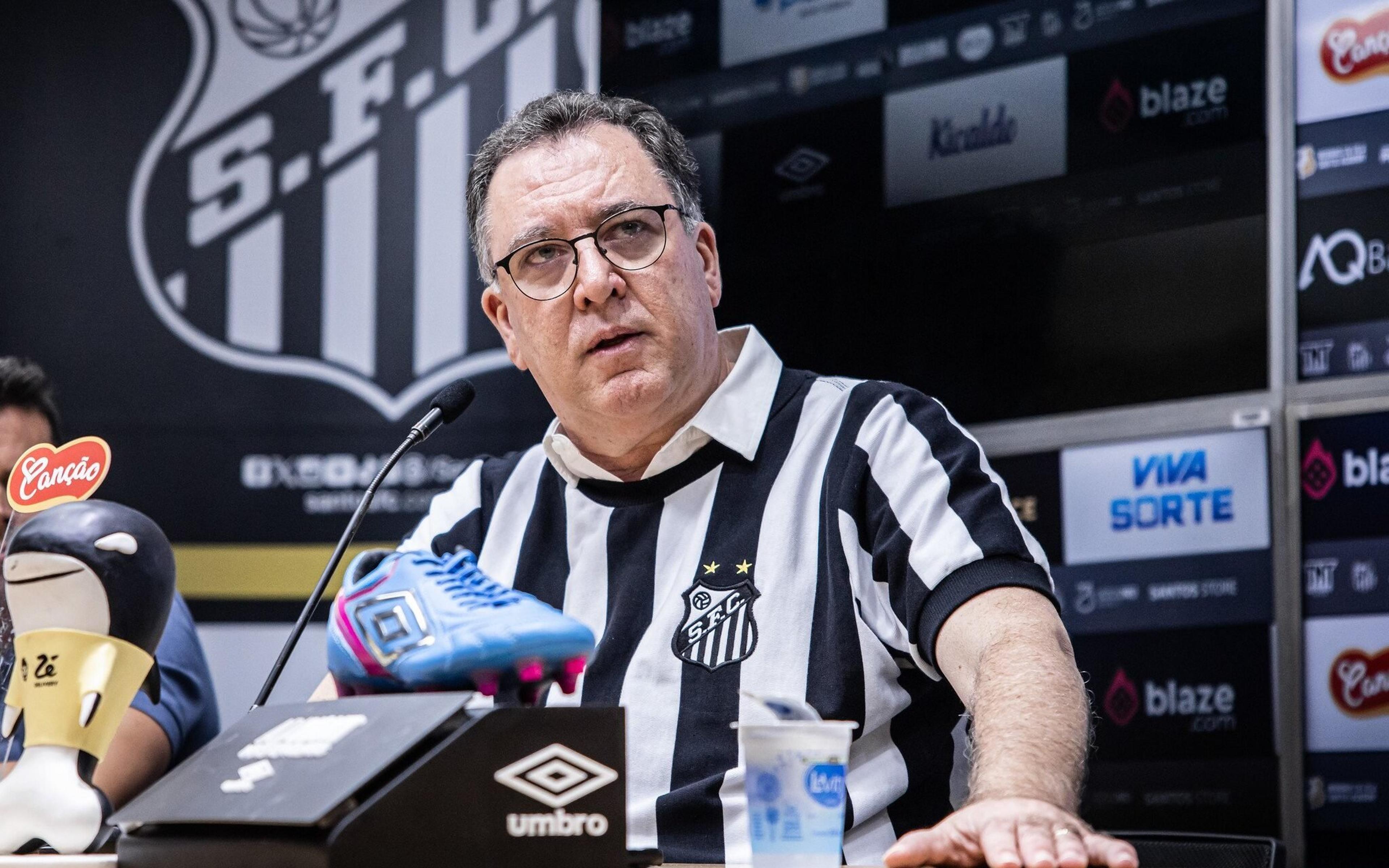 ‘Nossa prioridade’, diz Marcelo Teixeira sobre interesse do Santos em Luís Castro