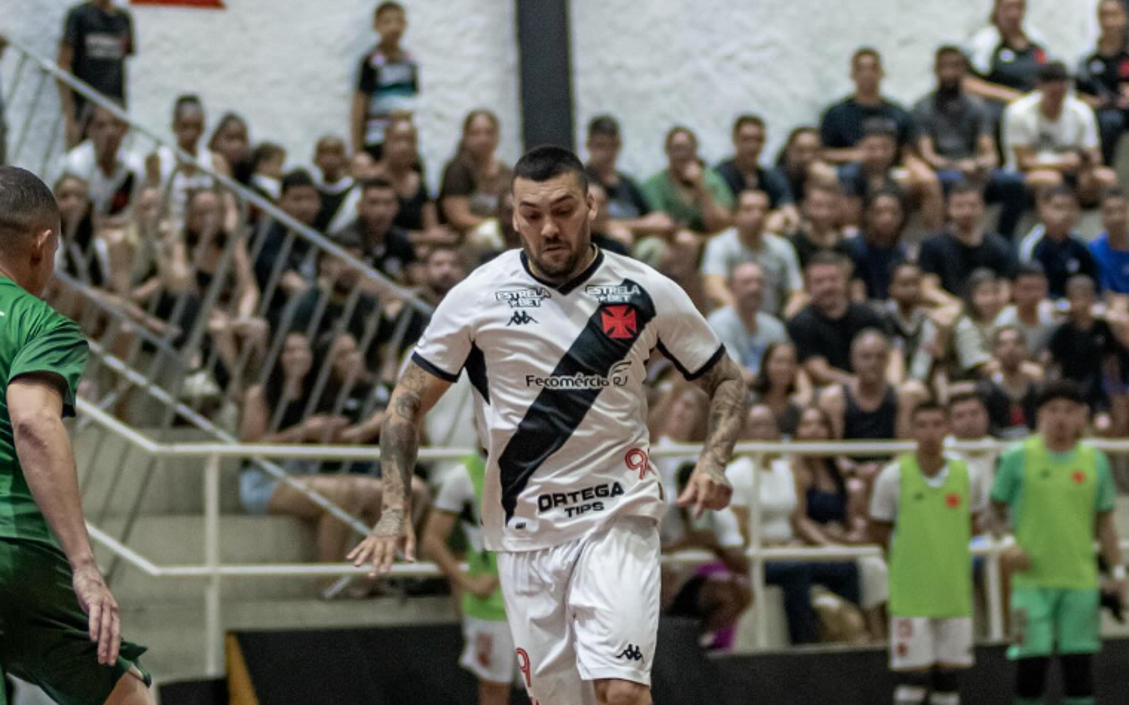 Pedro Ortega faz gol em estreia pelo Vasco e dá chopp grátis a torcida