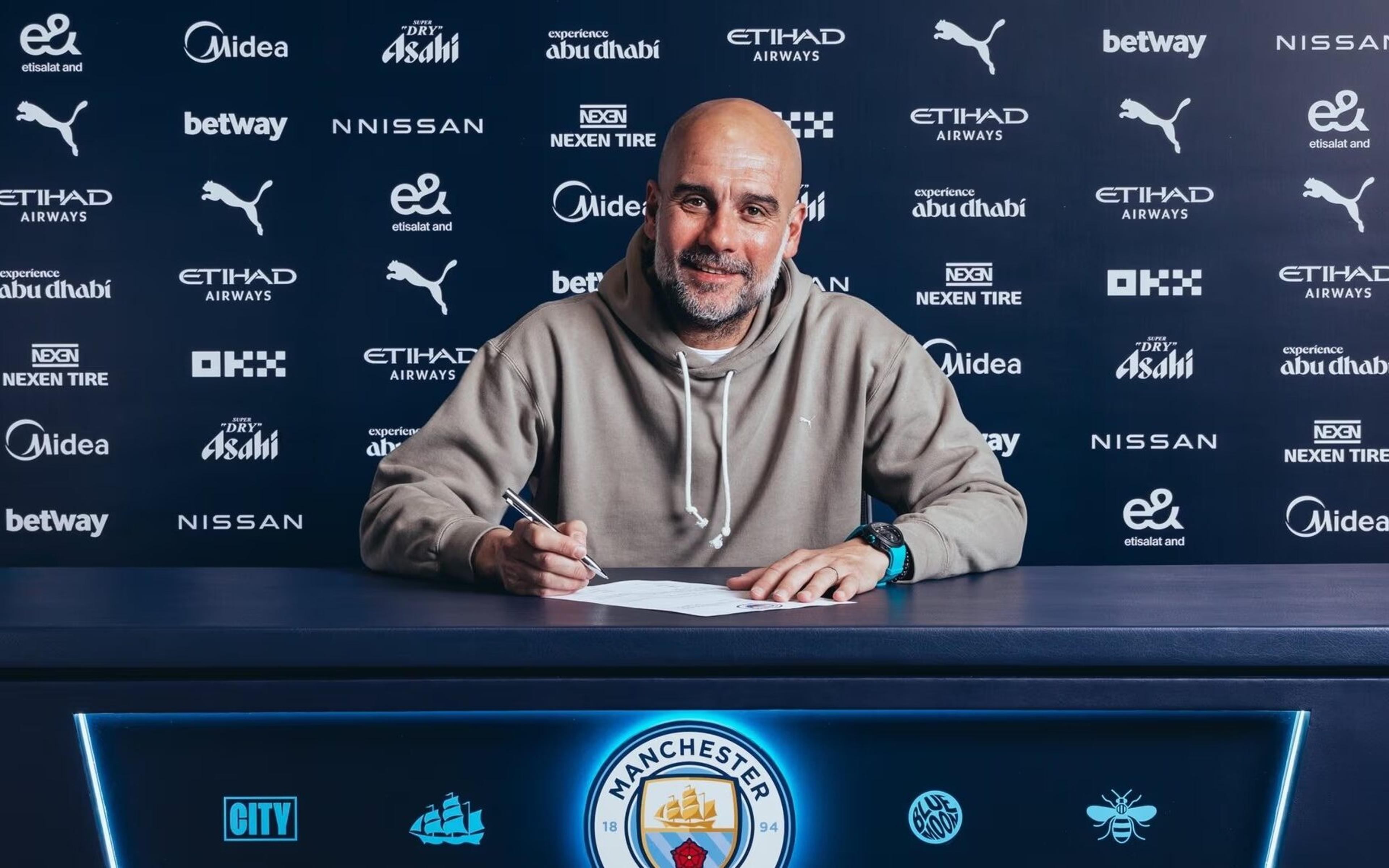 Ele fica! Manchester City confirma renovação com Guardiola até 2027