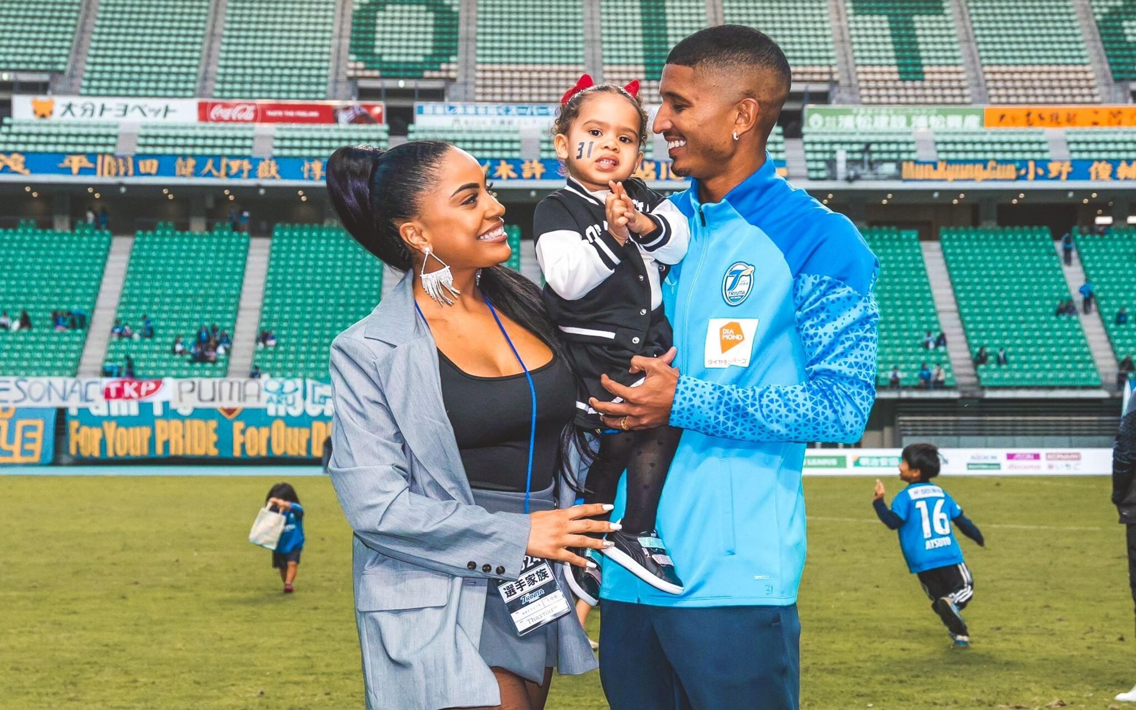 Pereira recebe homenagem do Oita Trinita por 100 jogos no Japão