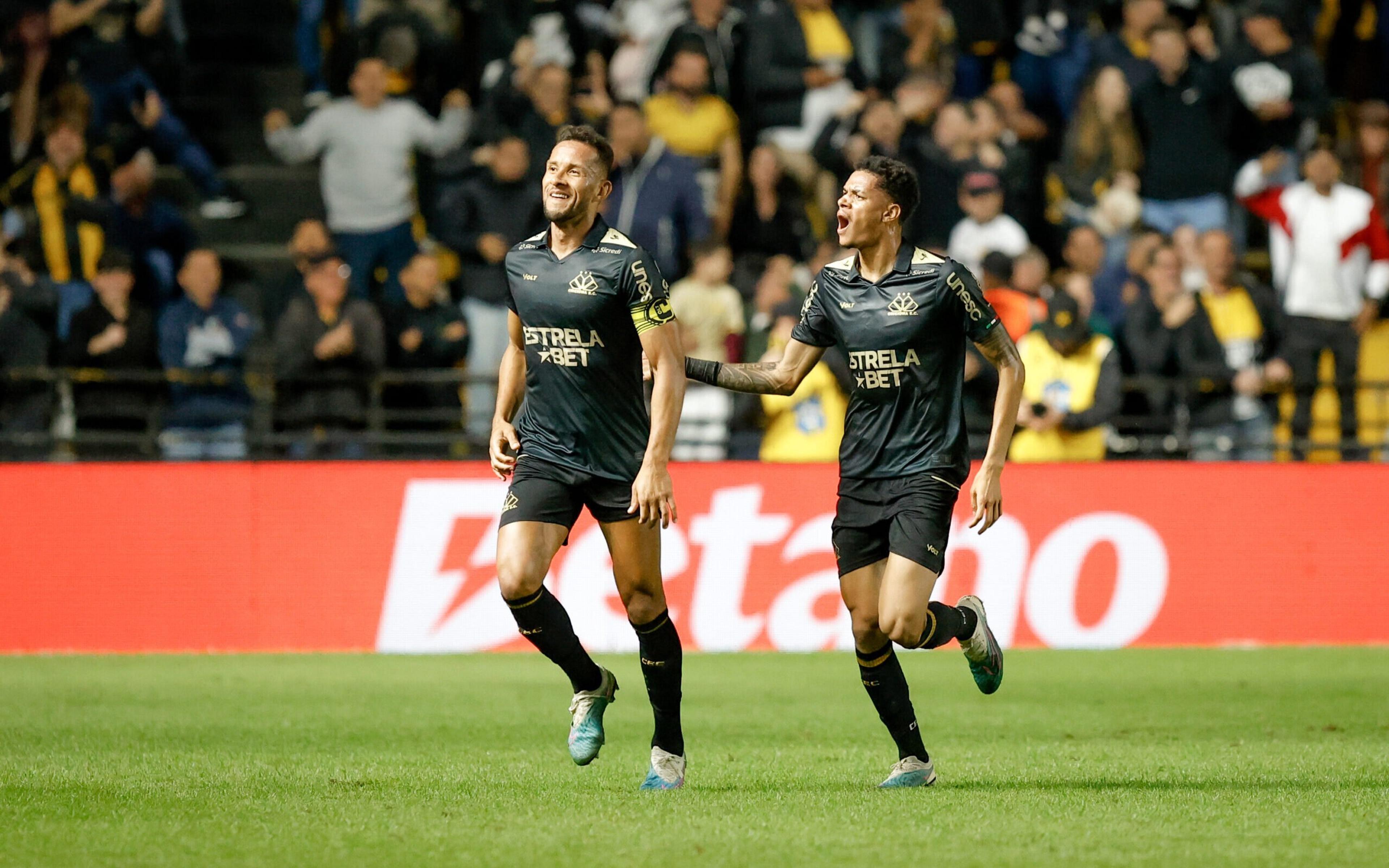 Criciúma x Vitória: onde assistir, horário e escalações do jogo pelo Brasileirão