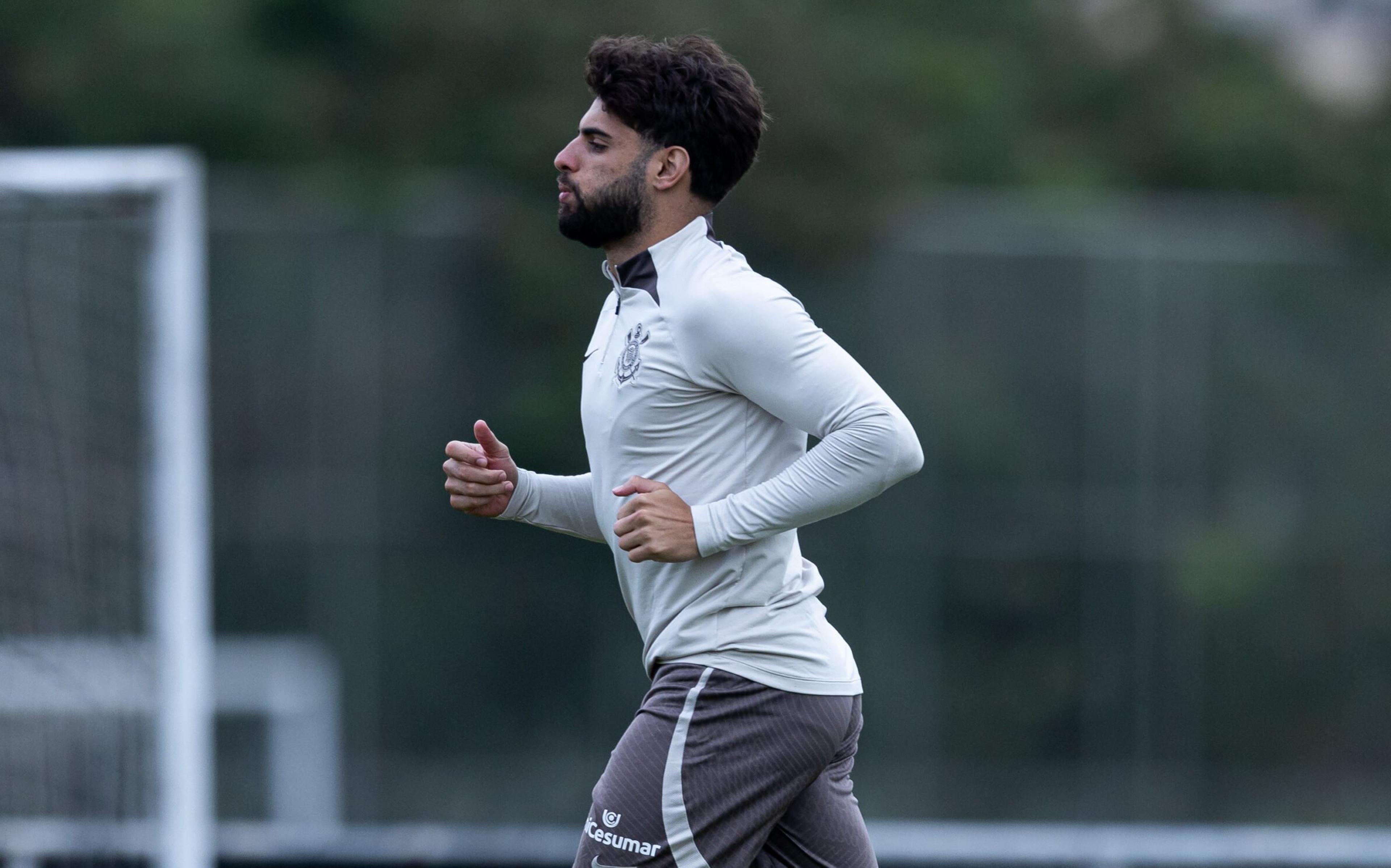 Yuri Alberto realiza atividade separada em treino do Corinthians