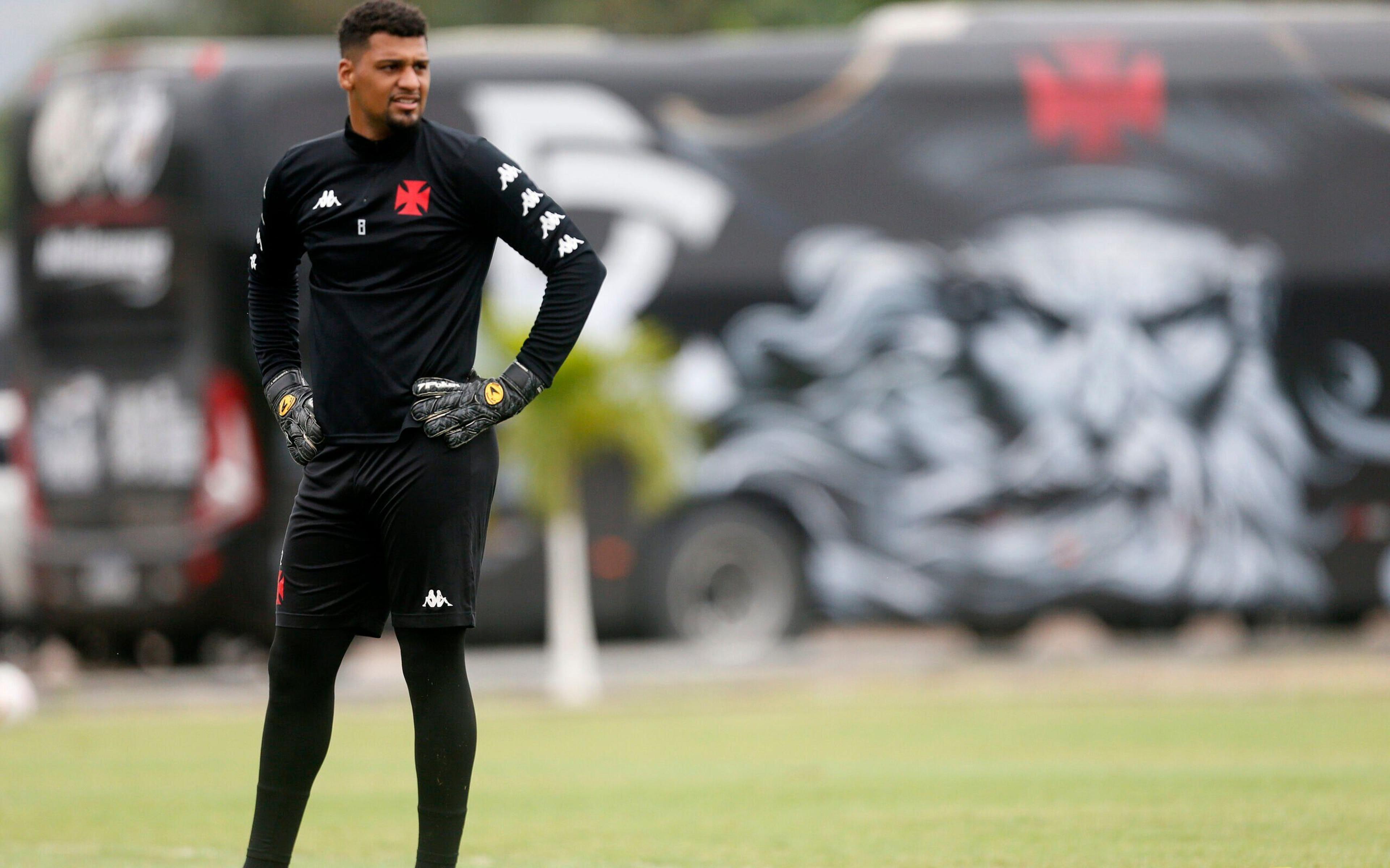 Alexander retorna ao Vasco e tem empréstimo encaminhado ao Bangu