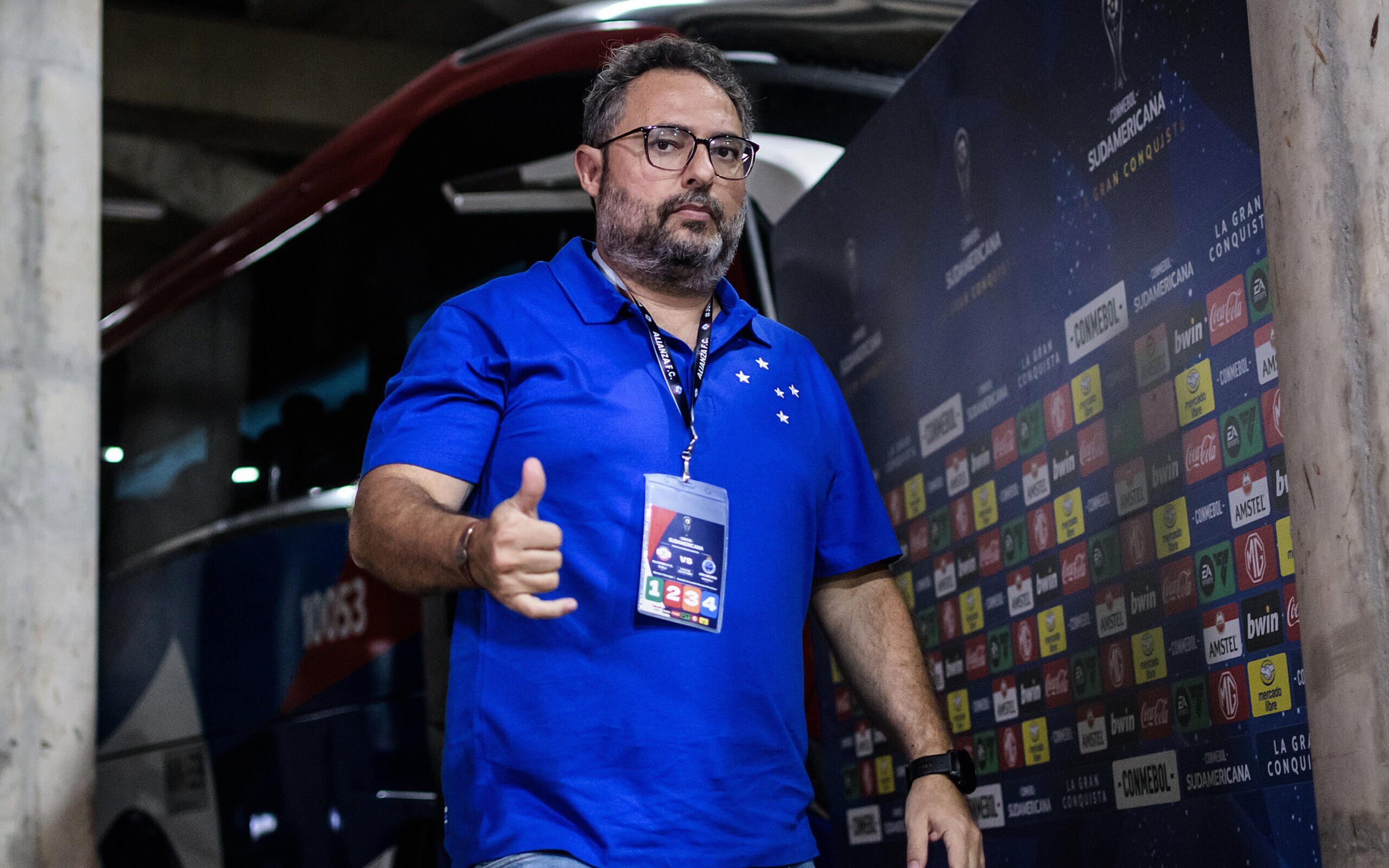 CEO do Cruzeiro confirma negociação com Gabigol e fala sobre permanência de Diniz