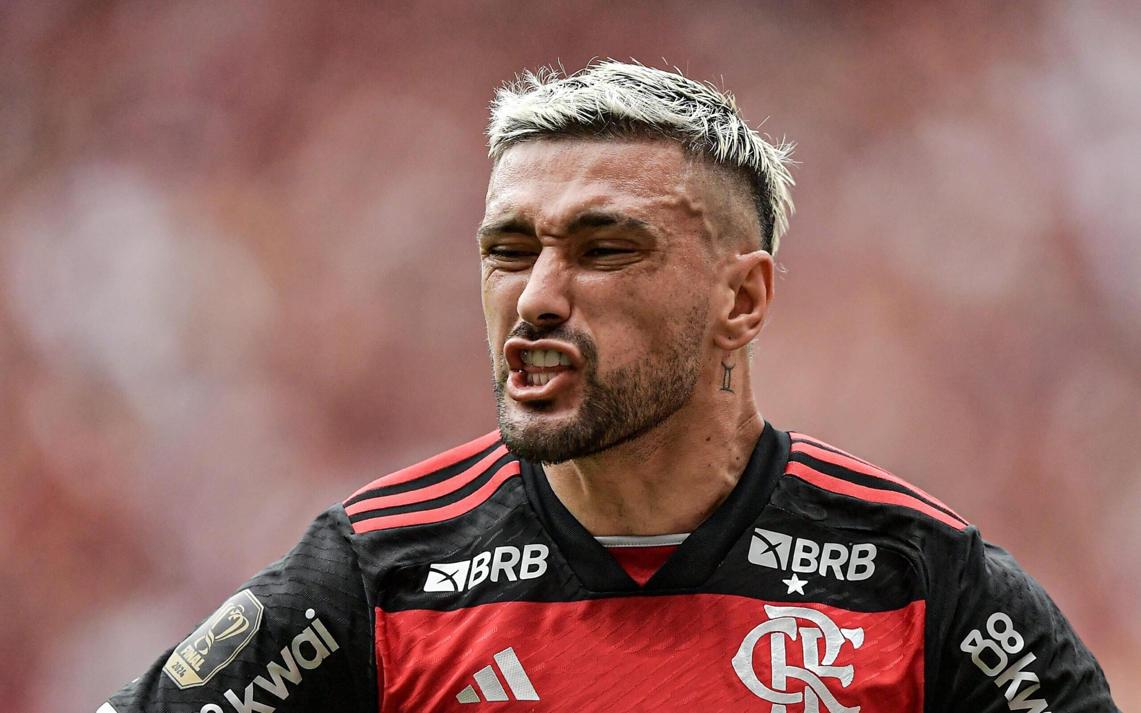 Filipe Luís diz que Arrascaeta está ‘deixando o joelho em campo’ pelo Flamengo