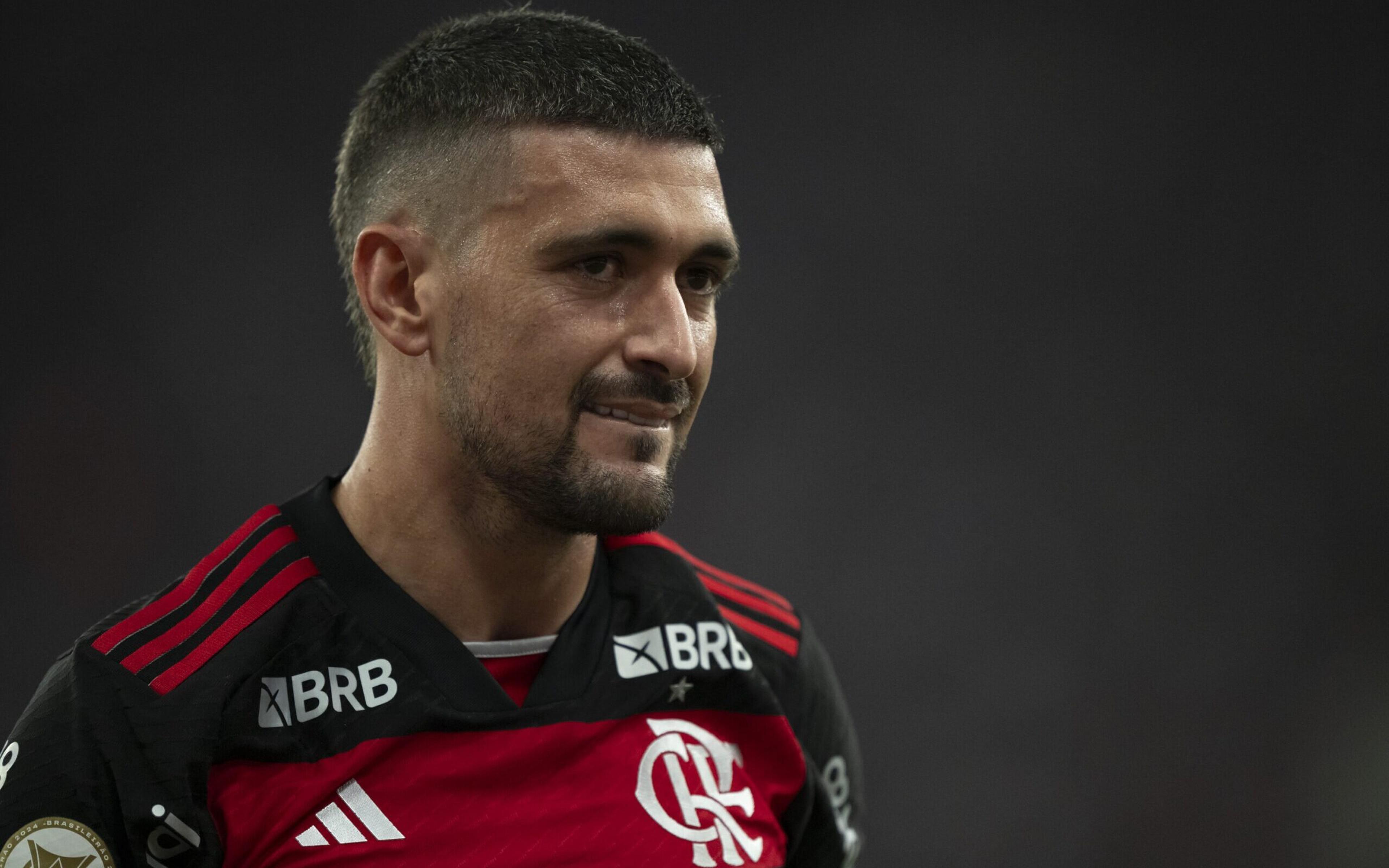 Arrascaeta, do Flamengo, revela data para cirurgia no joelho esquerdo