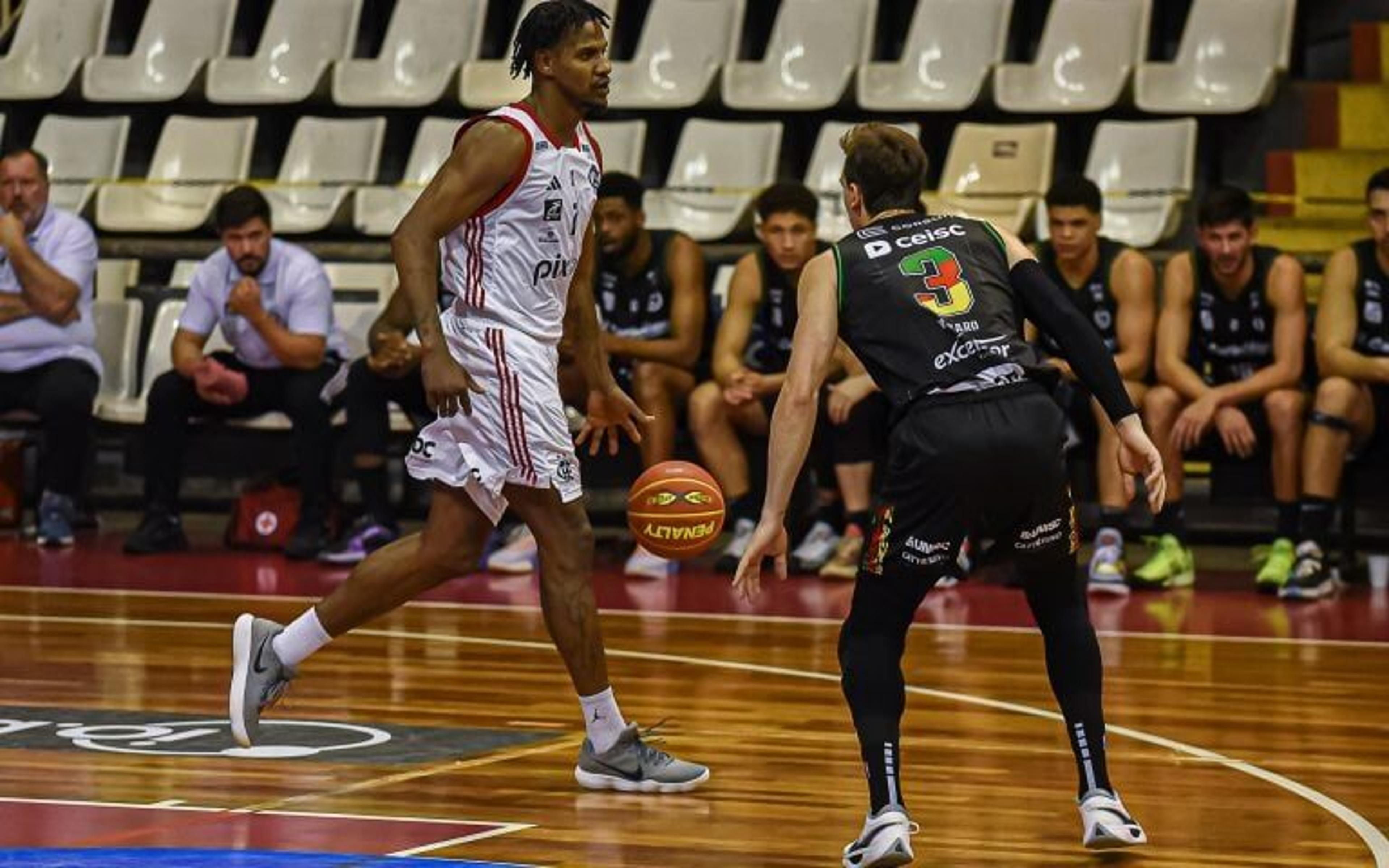 Flamengo volta a vencer, São Paulo tropeça e mais; confira os resultados do NBB