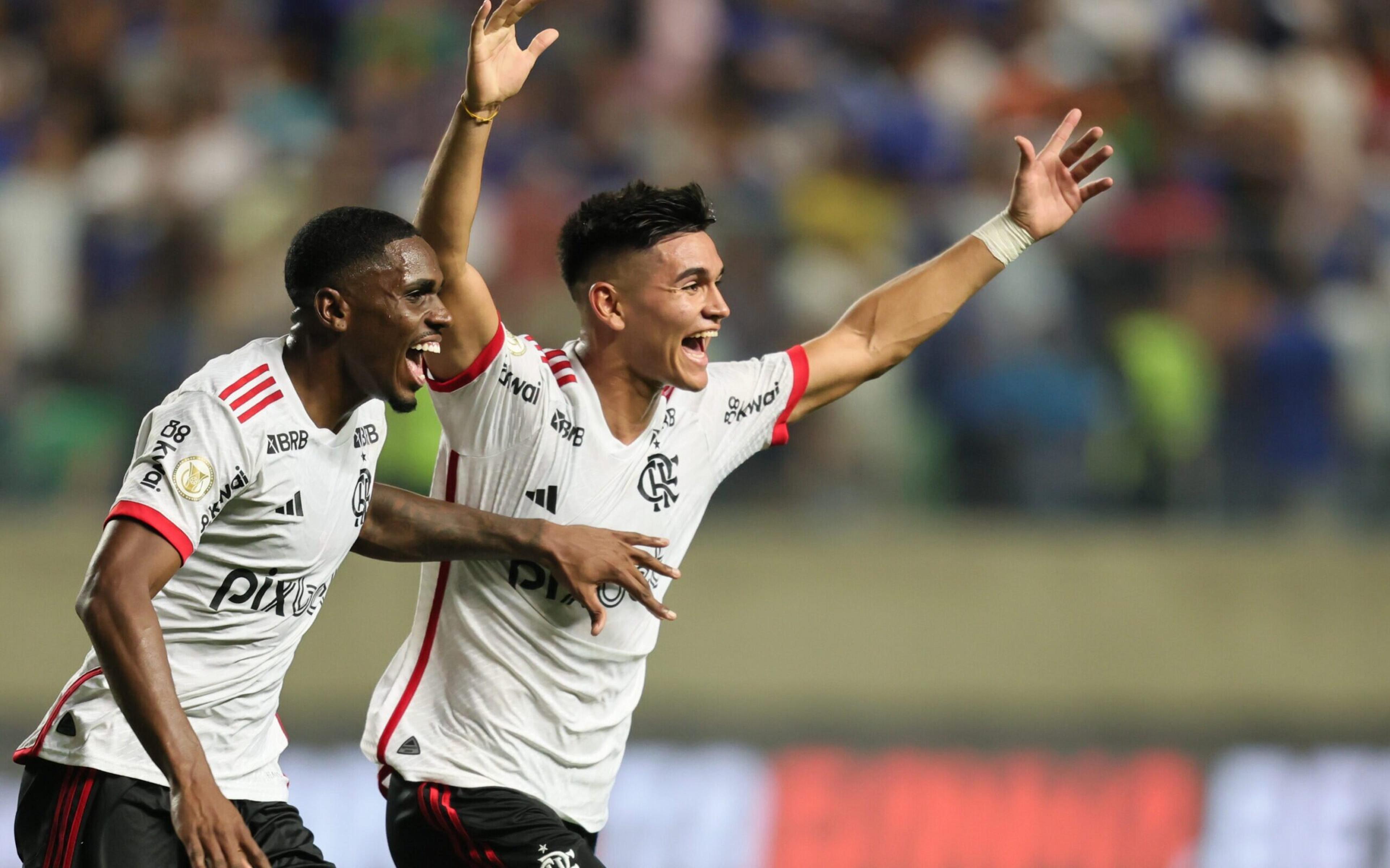 Ex-árbitro analisa polêmica de gol anulado do Flamengo; dirigente se revolta