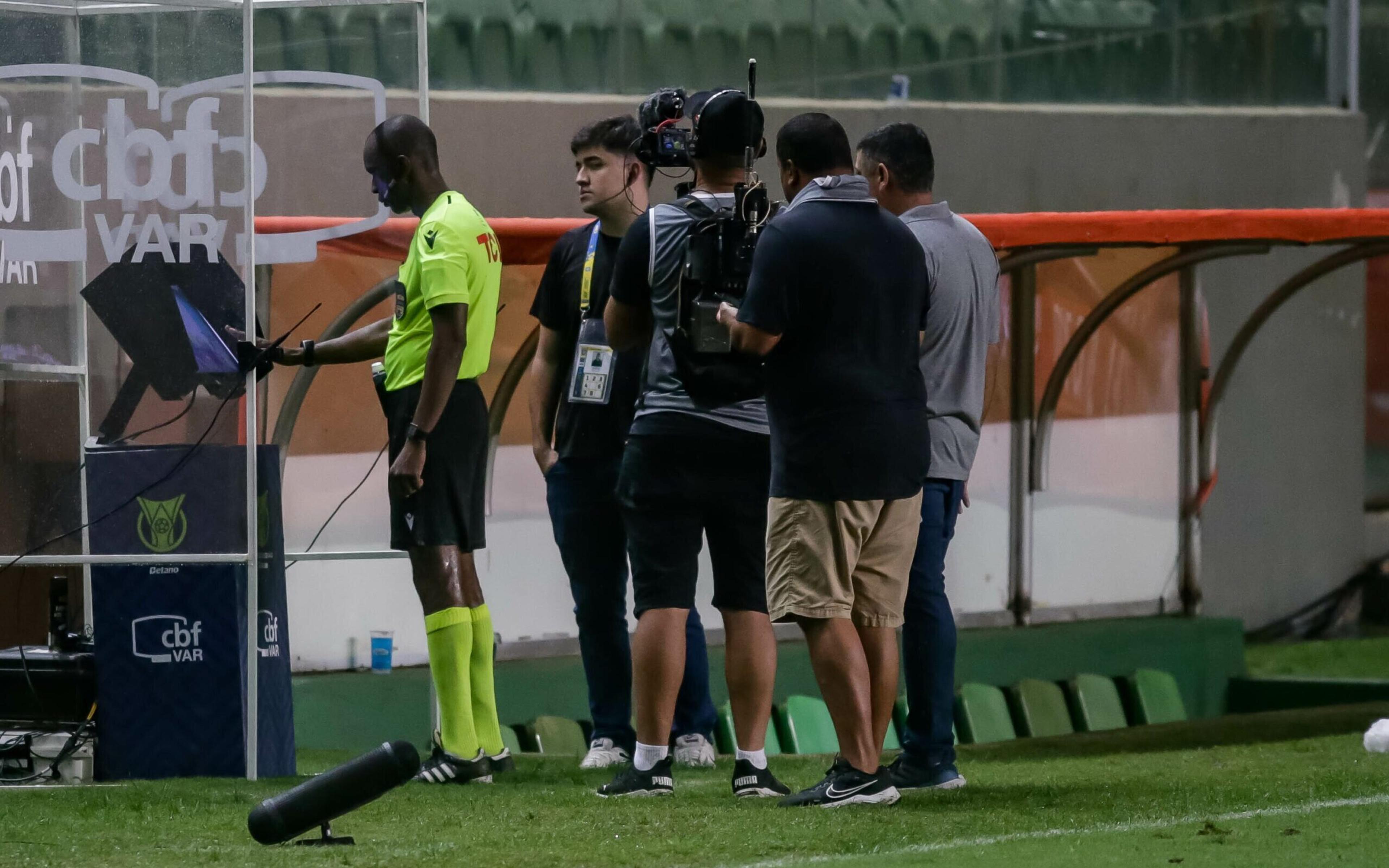 Saiba se o STJD pode tirar Luiz Henrique de Palmeiras x Botafogo