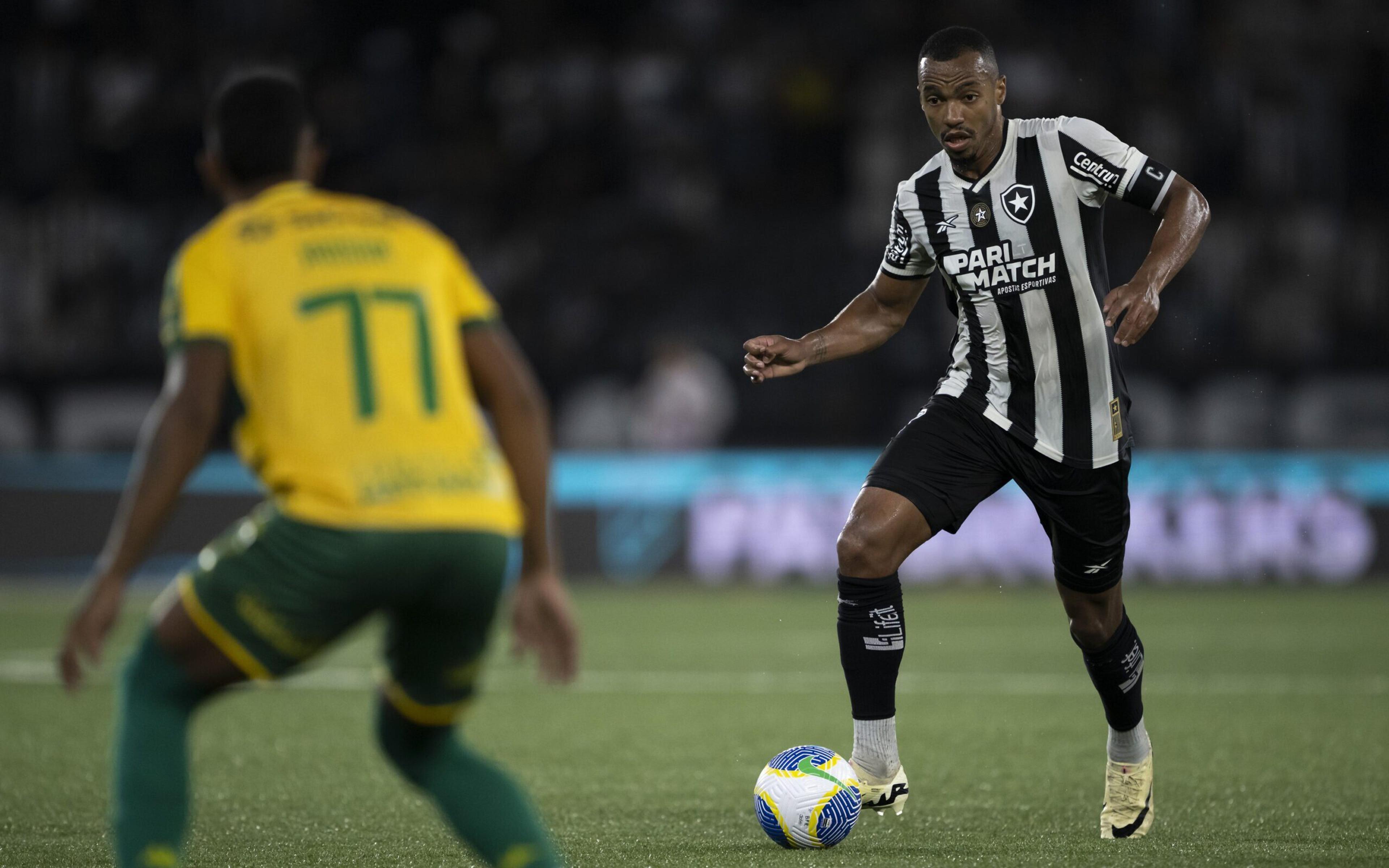 Torcedores do Botafogo fazem premonição após Marlon Freitas perder gol que daria vitória