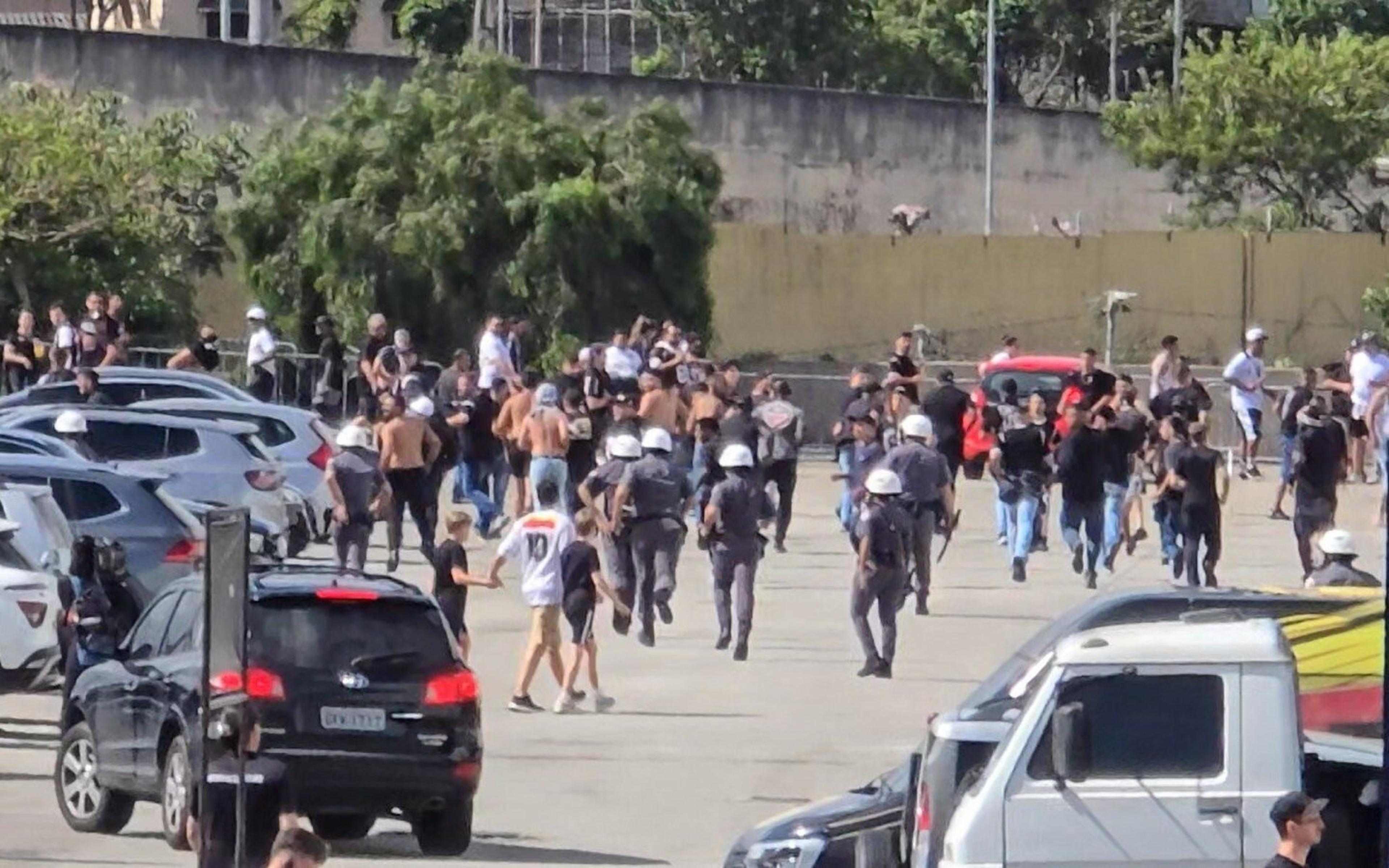 Um torcedor é preso e sete são punidos por briga antes de Corinthians e Vasco