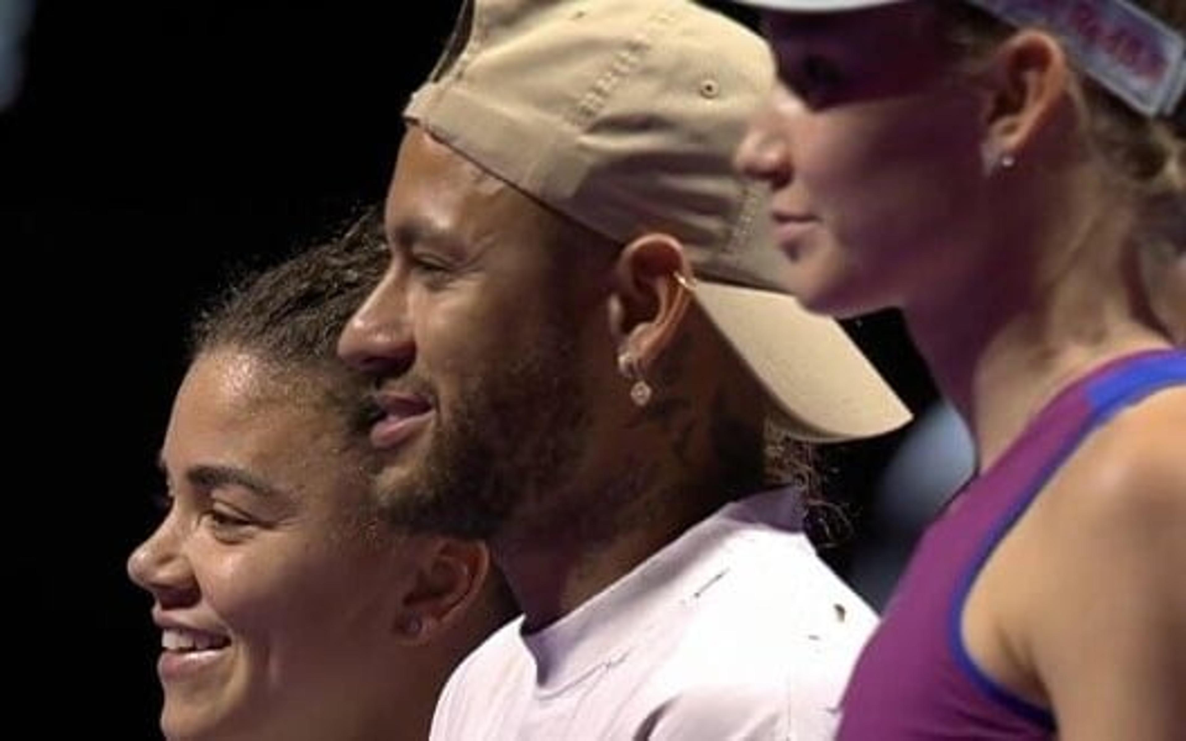 Neymar marca presença e tira foto com Rybakina e Paolini no WTA Finals