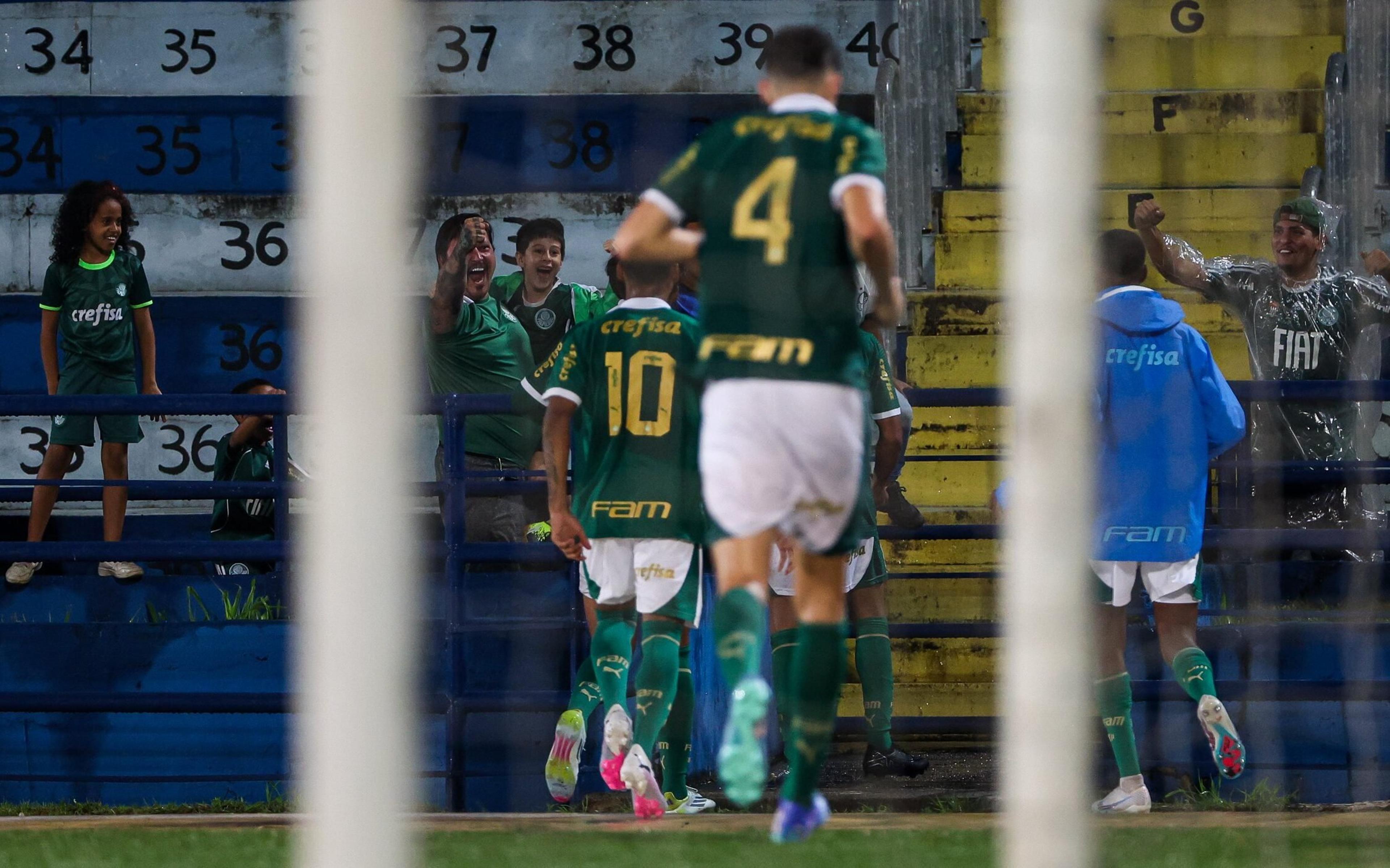 Palmeiras goleia e sai na frente por vaga na final da Copa do Brasil sub-20