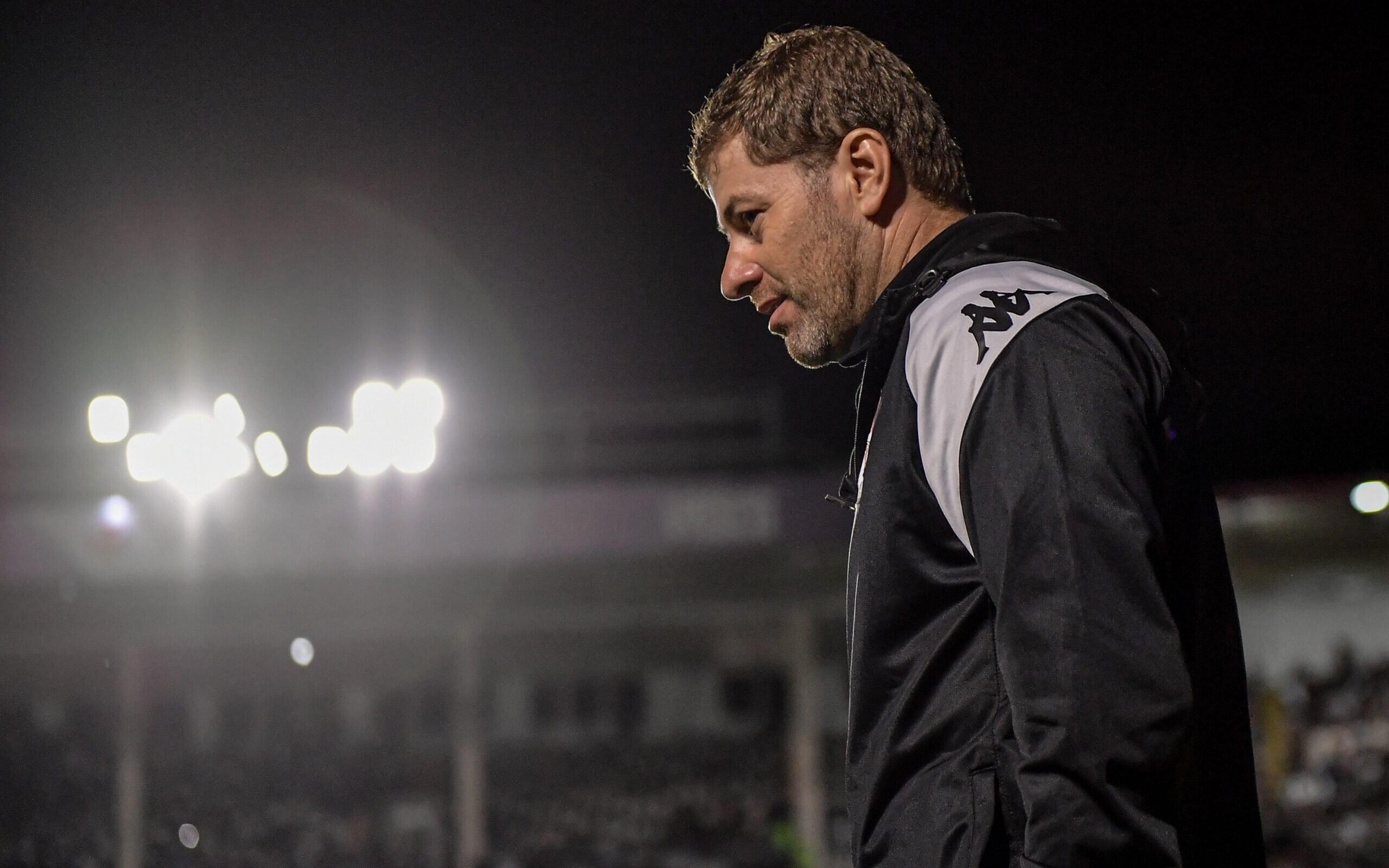 Com surpresas, Vasco divulga lista de relacionados para o clássico contra o Botafogo