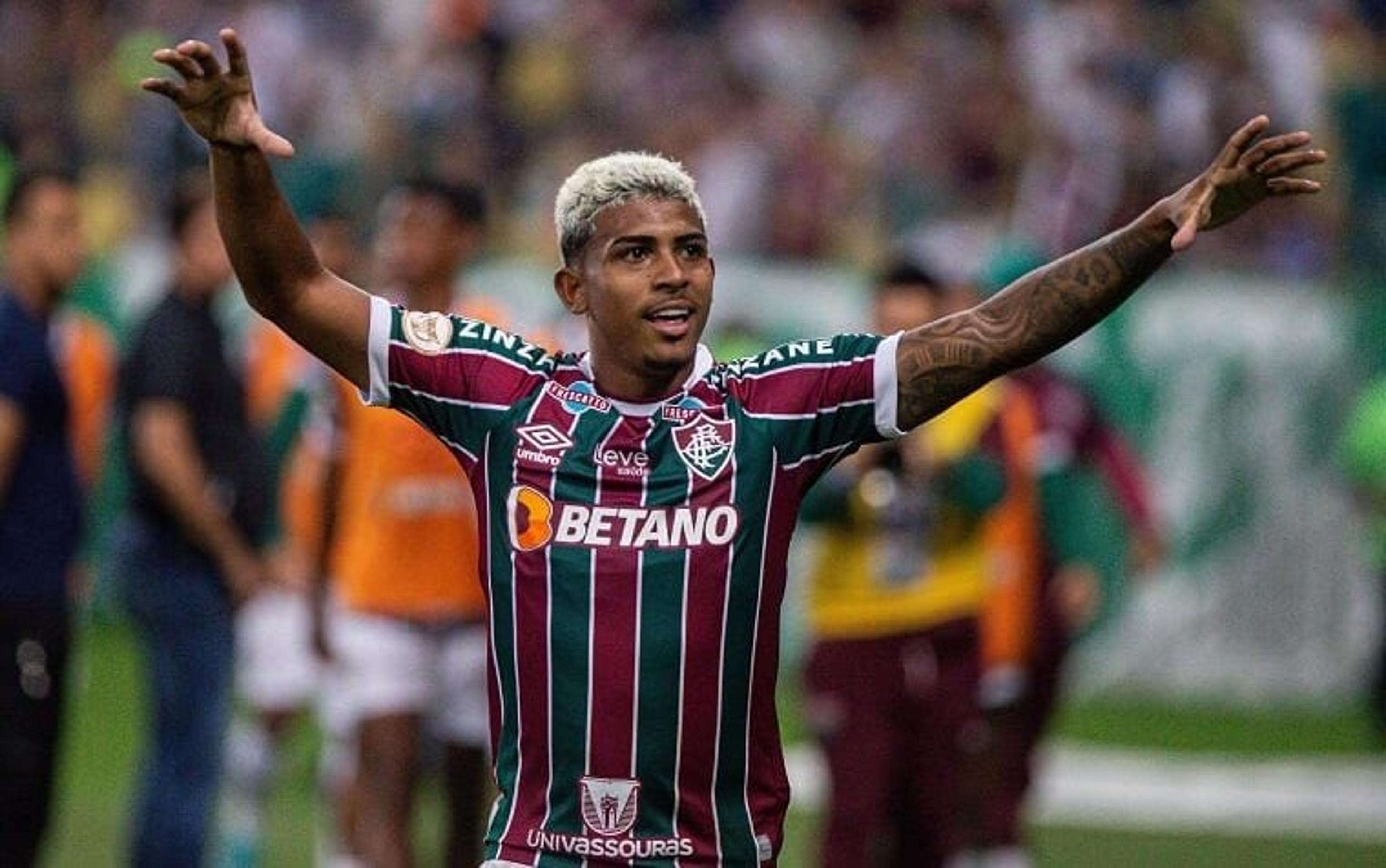 Fluminense encaminha saída de John Kennedy para o Pachuca