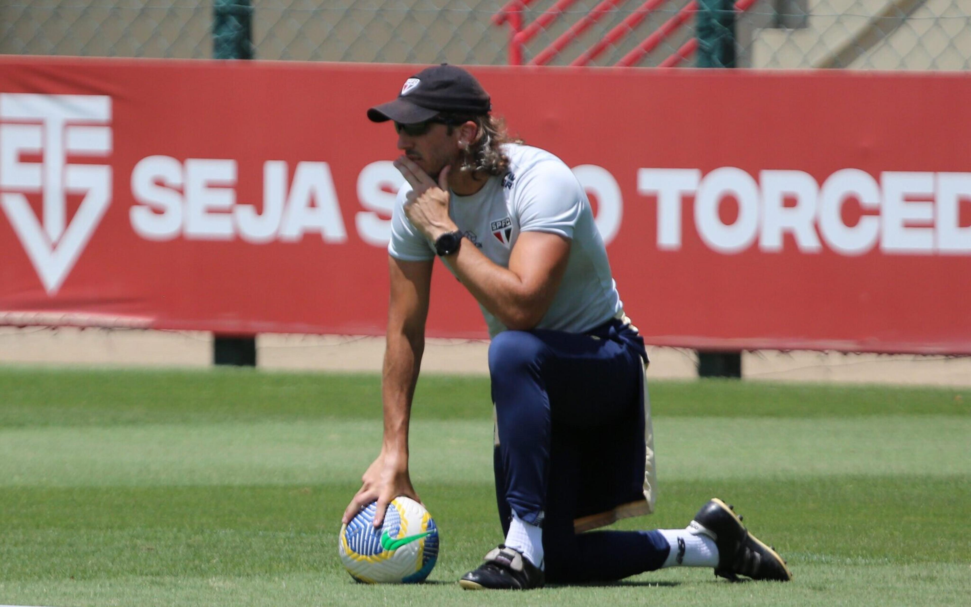 São Paulo realiza último treino do ano e relaciona joias do sub-20