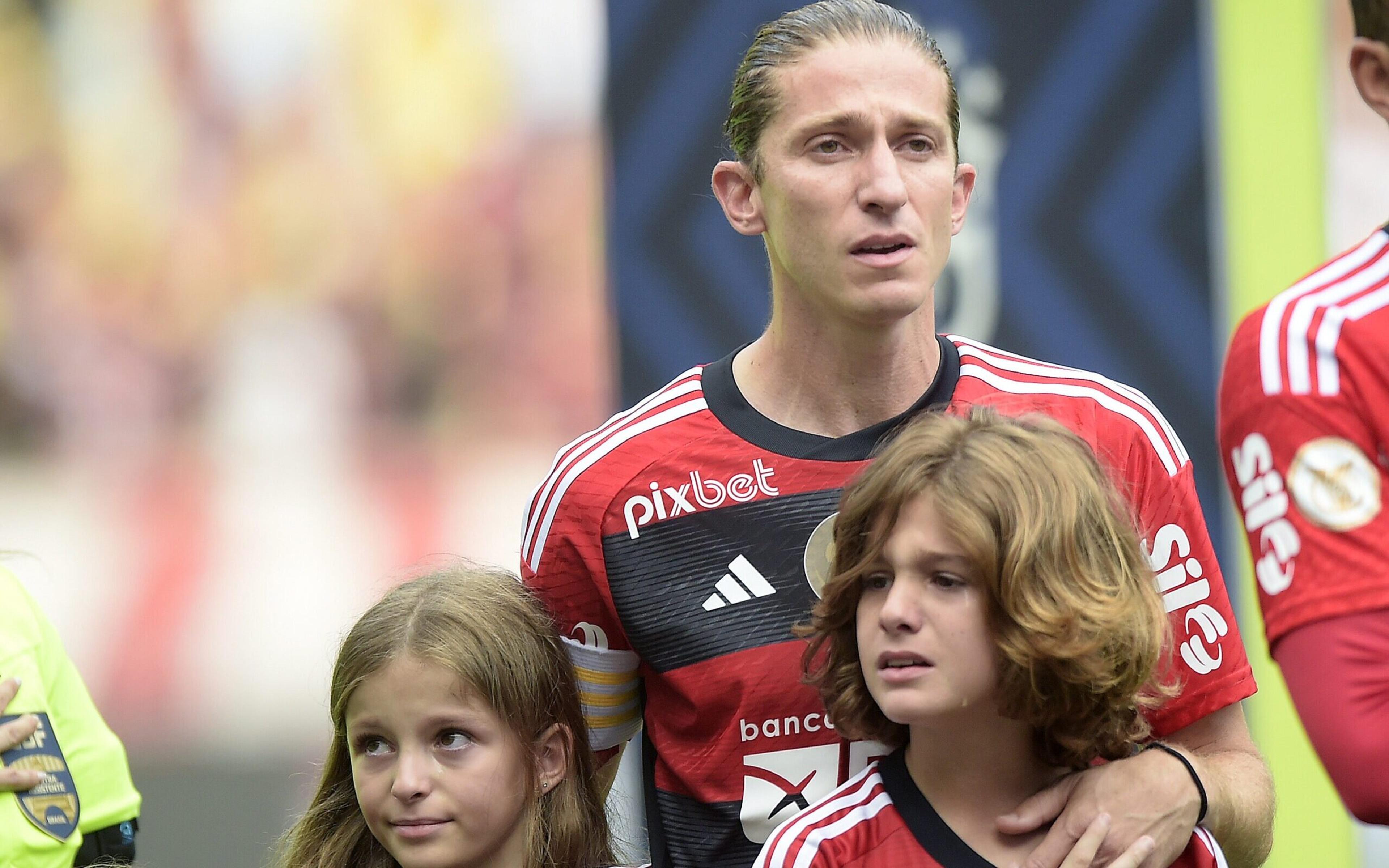 Há um ano, Filipe Luís, técnico do Flamengo, se despedia dos gramados como jogador