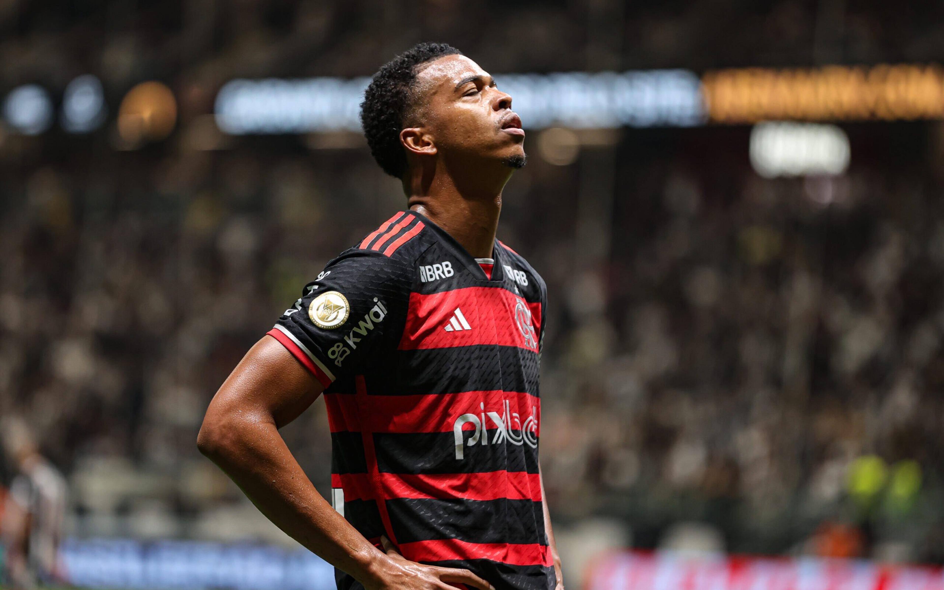 Atacante do Flamengo é punido pelo STJD e pega gancho de 30 dias