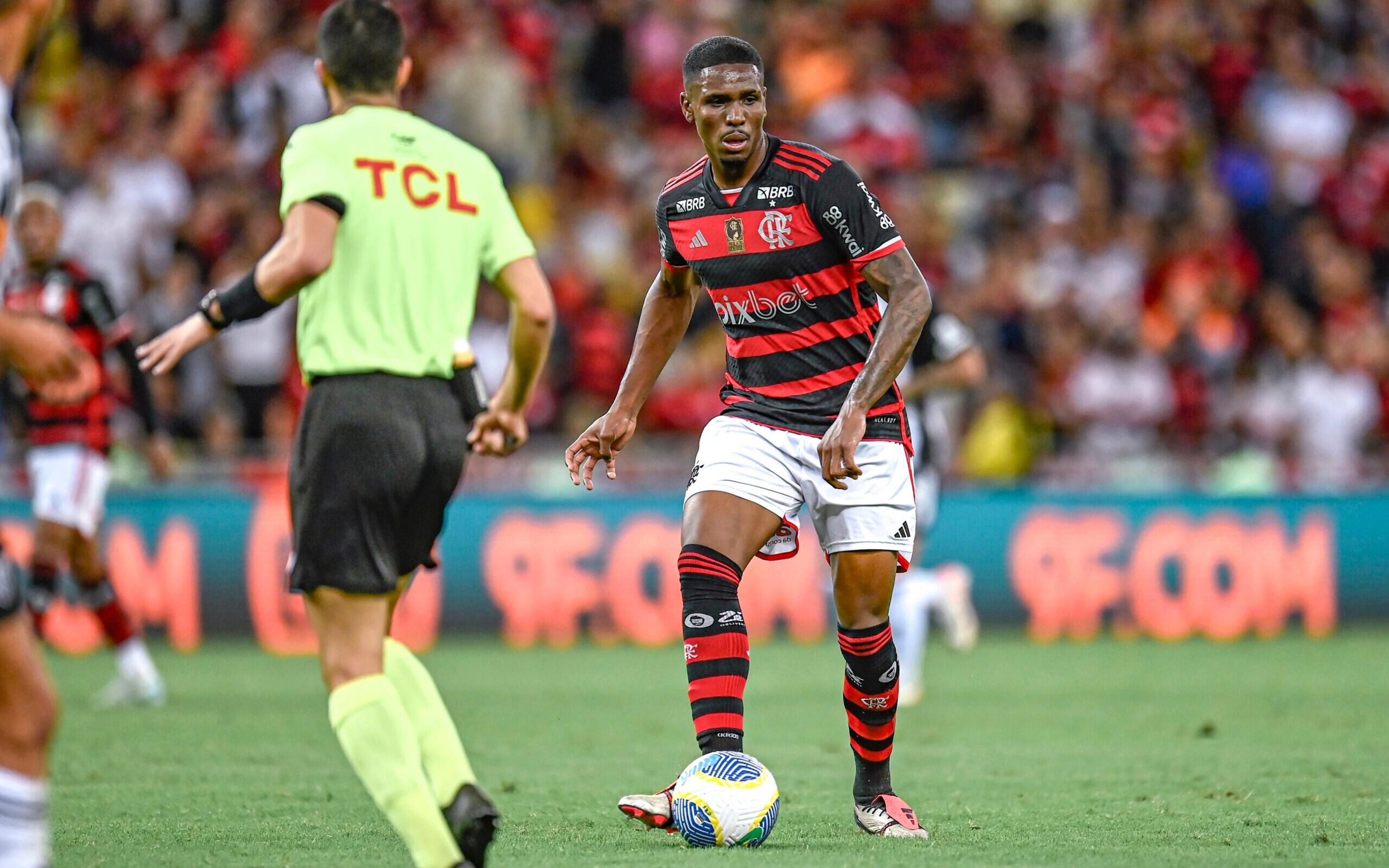 Flamengo renova com Evertton Araújo